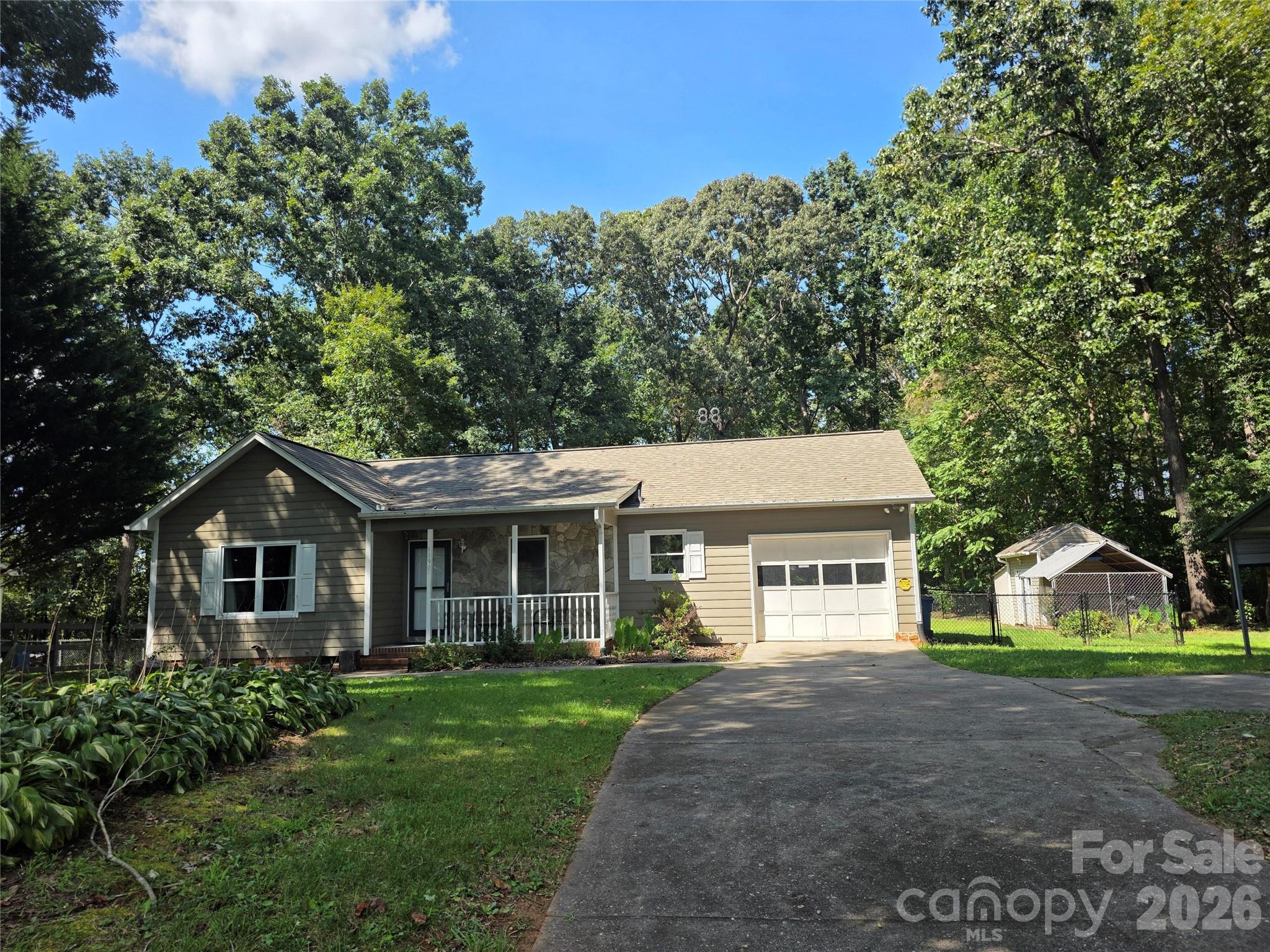 1190 Landsdowne Drive Property Photo 1