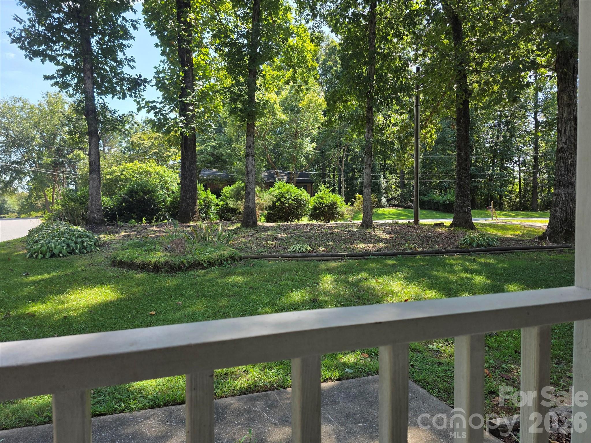 1190 Landsdowne Drive Property Photo 2