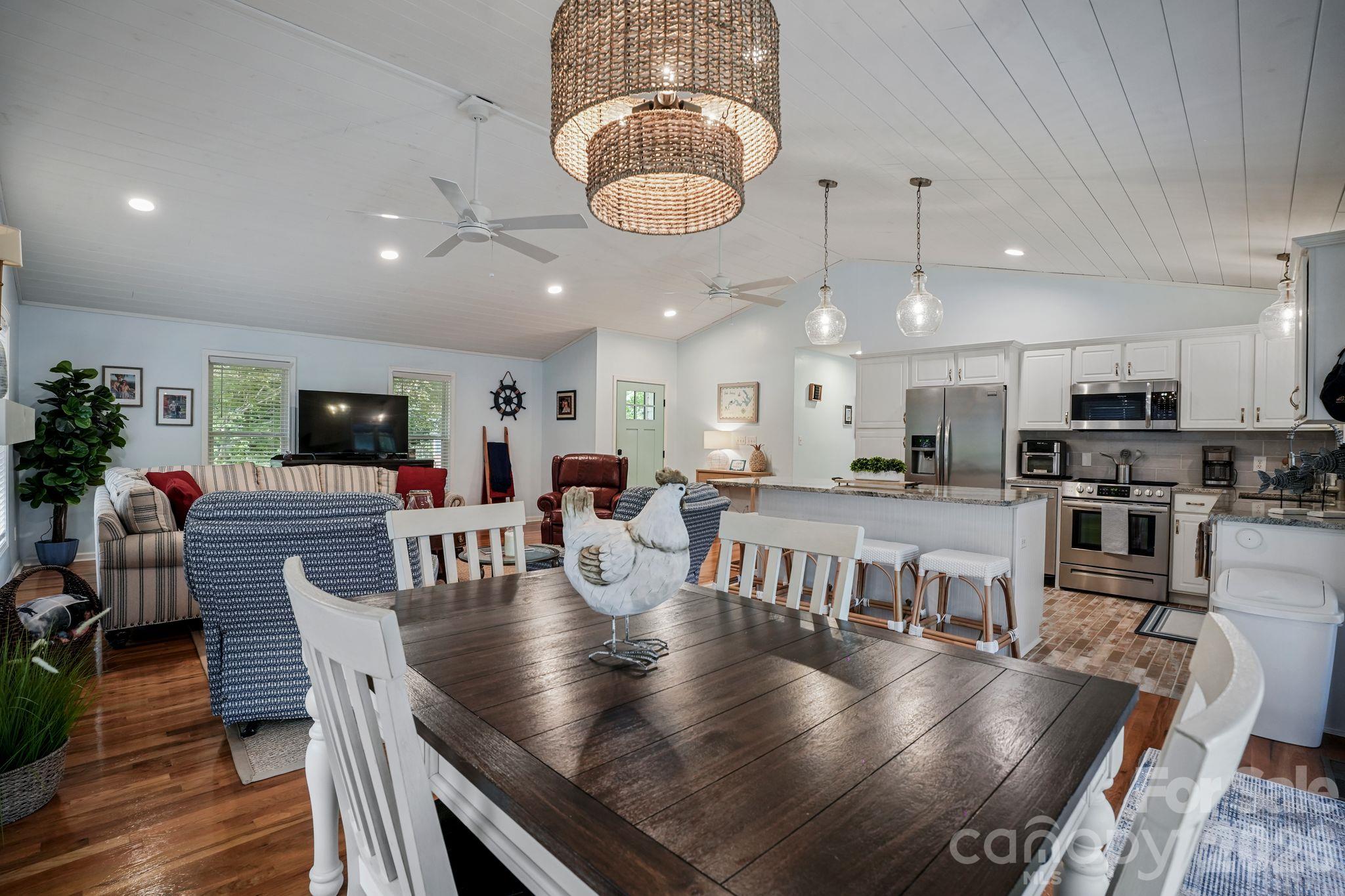 2250 Mallard Cove Drive Property Photo 6