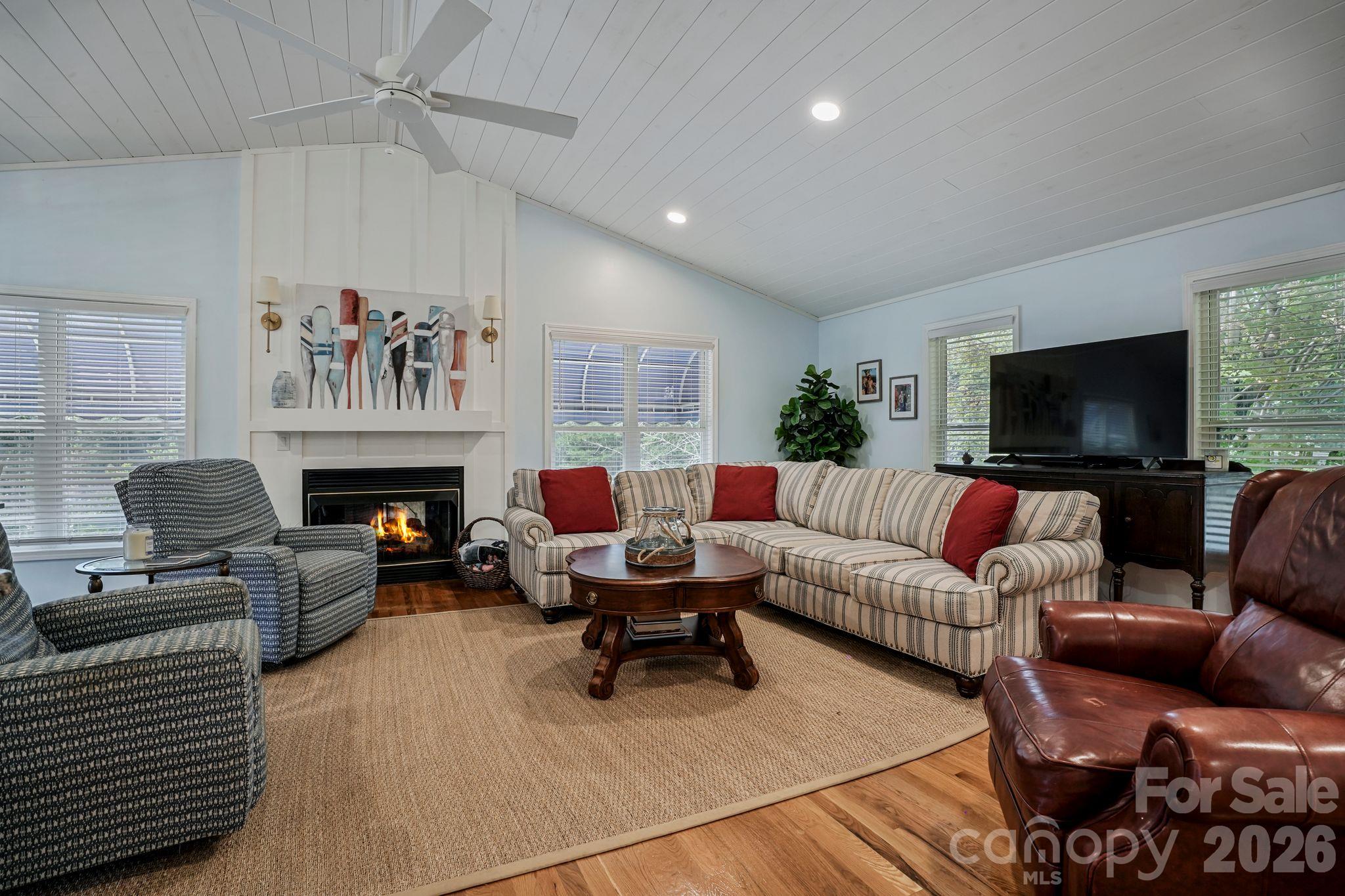 2250 Mallard Cove Drive Property Photo 6