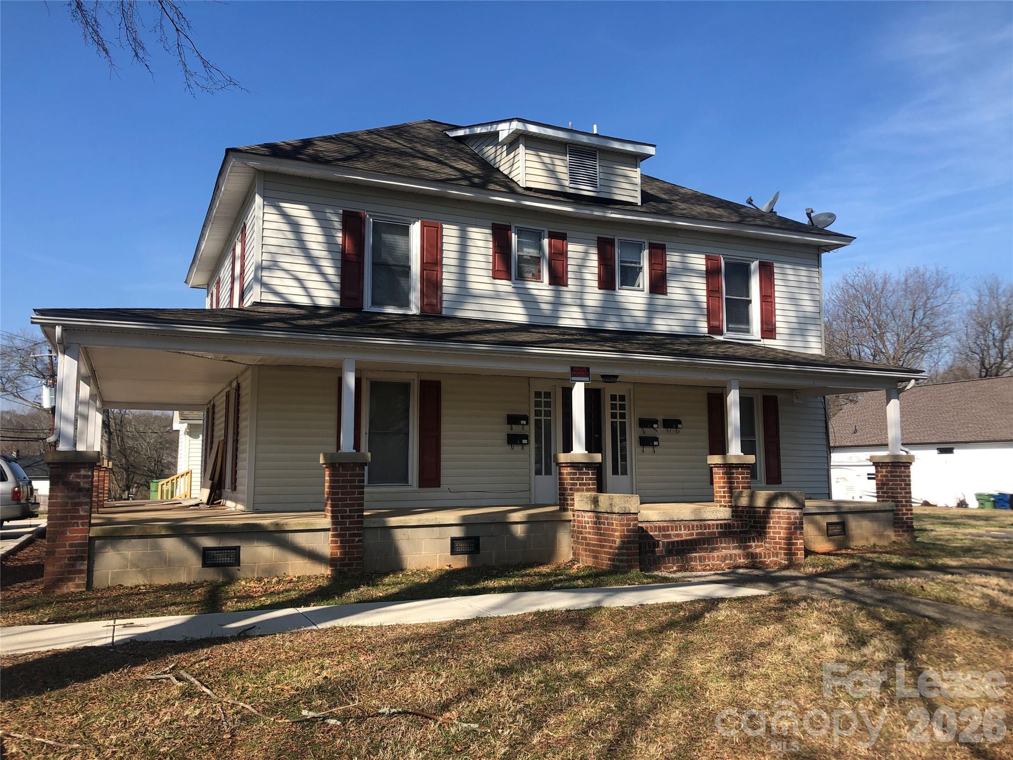 223 E Glendale Avenue E Property Photo 1