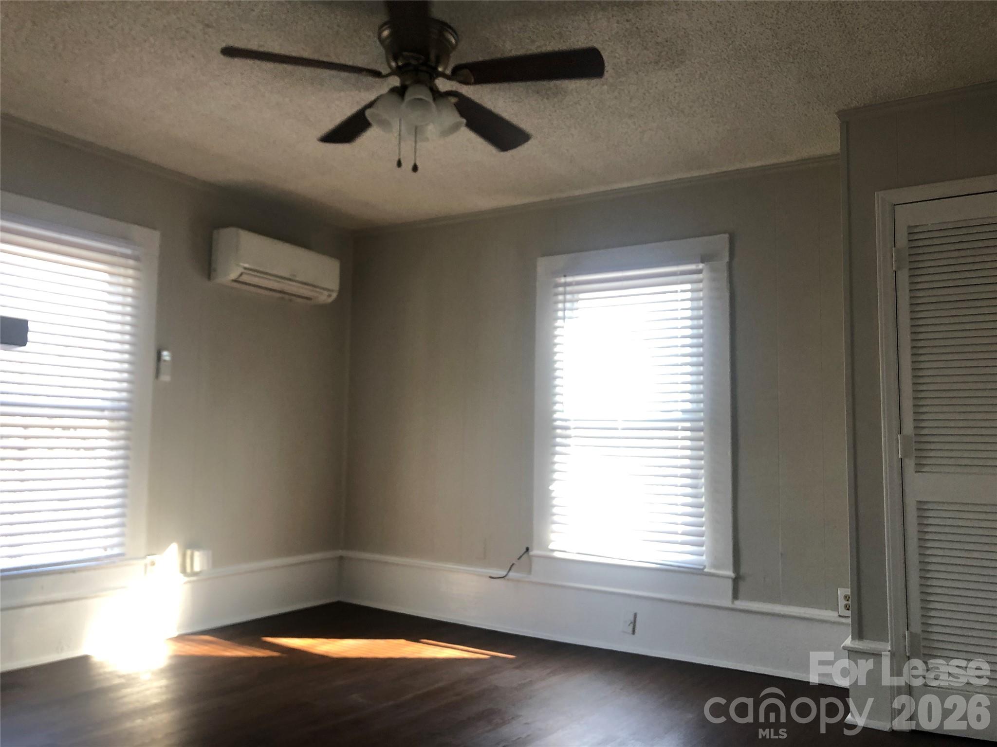223 E Glendale Avenue E Property Photo 4