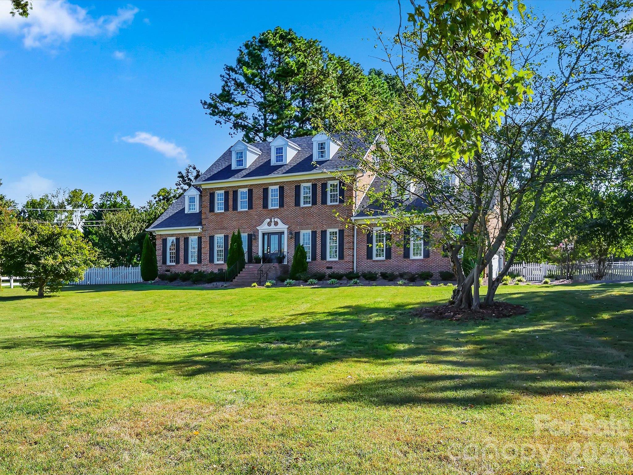 11215 Idlewild Road Property Photo 1