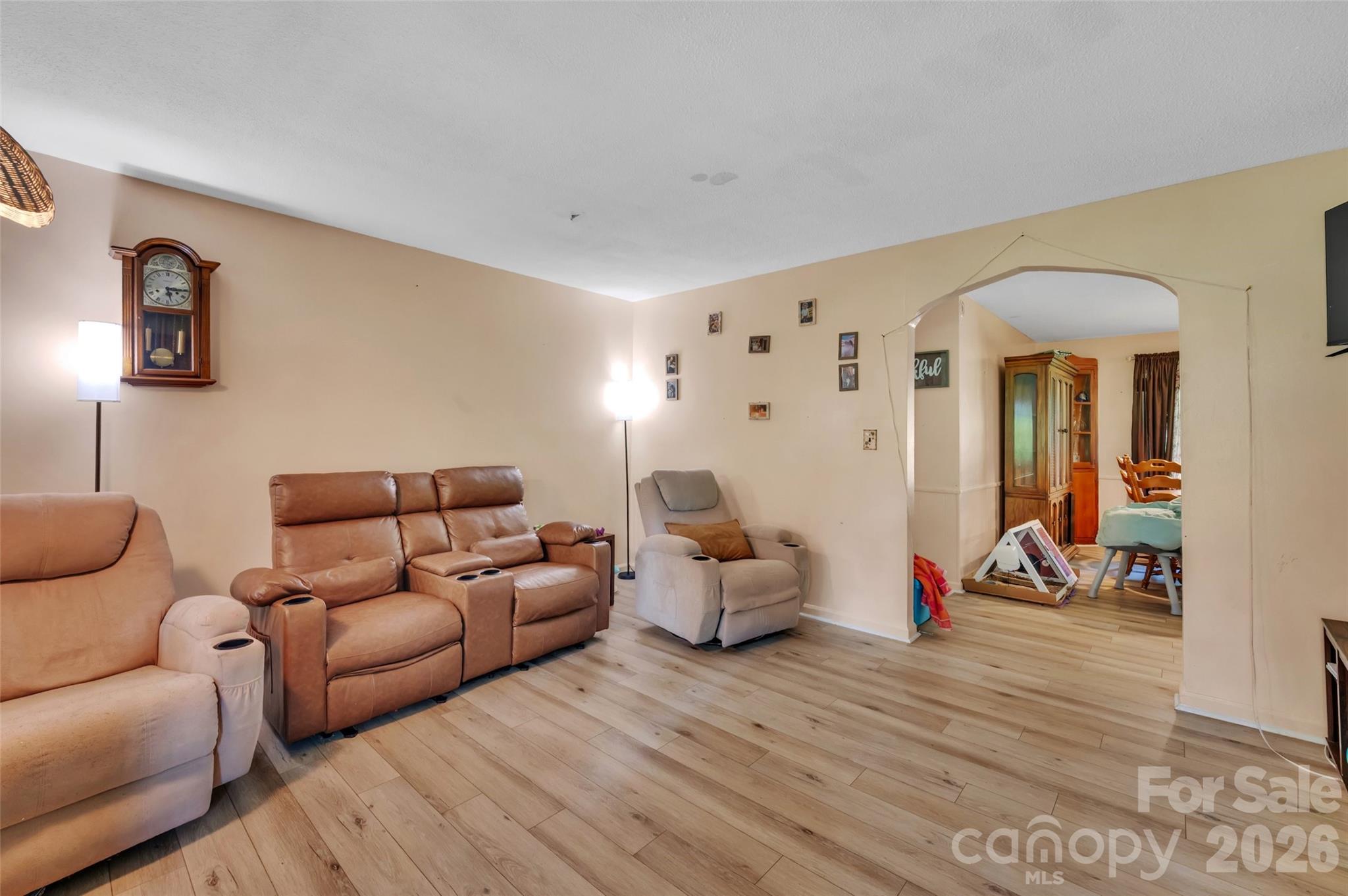 5301 Dellinger Circle Property Photo 2