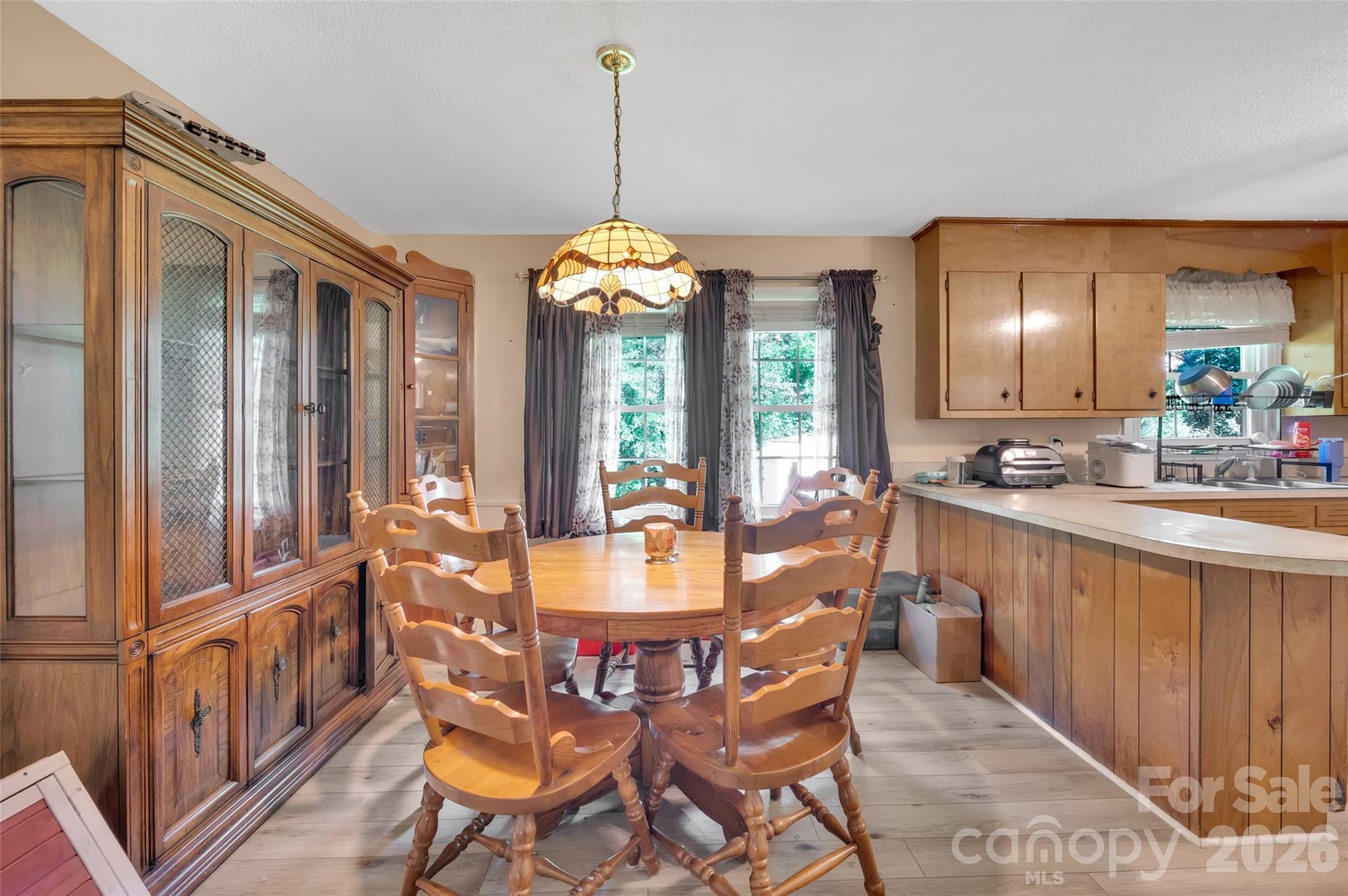 5301 Dellinger Circle Property Photo 3