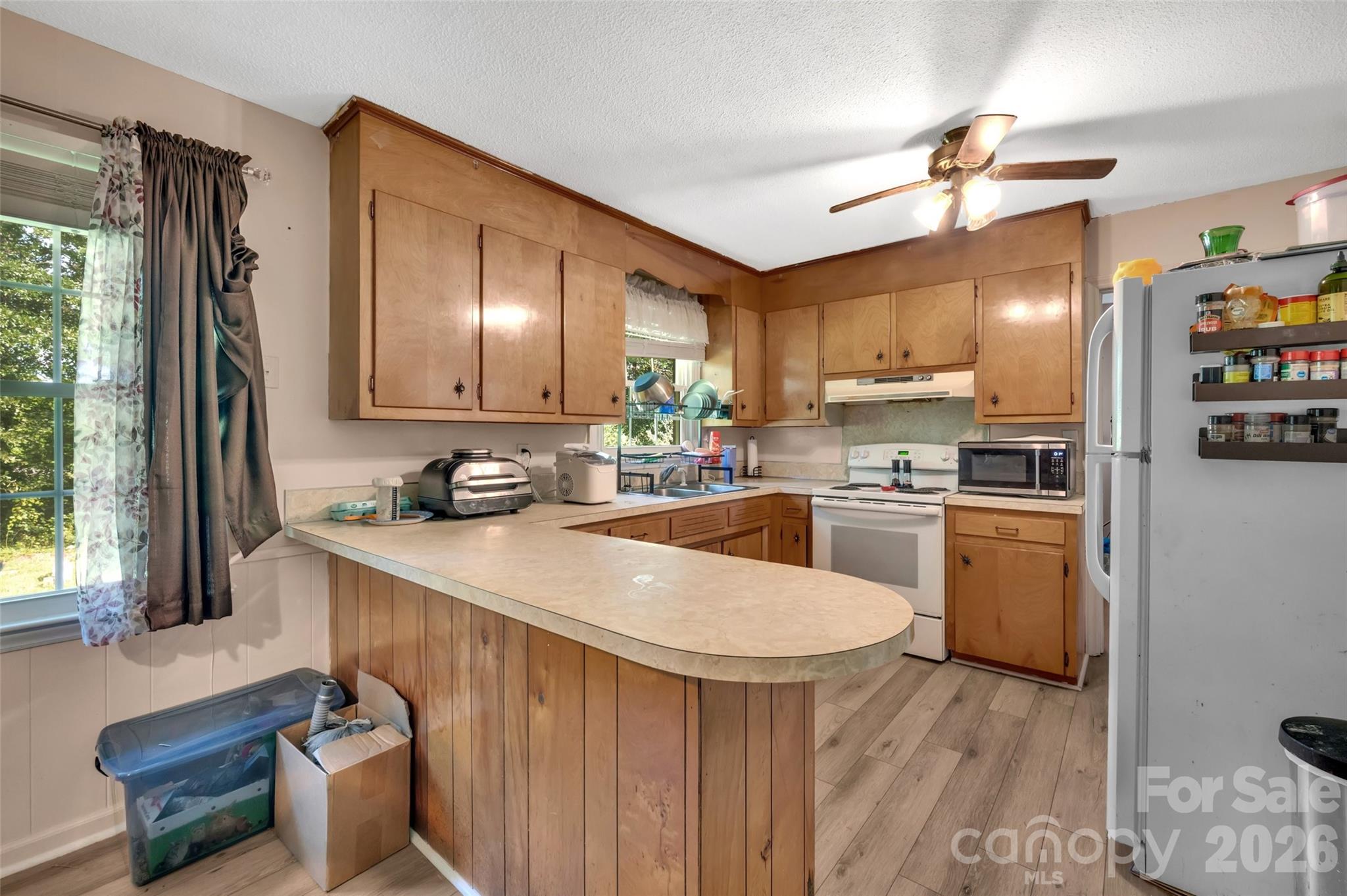 5301 Dellinger Circle Property Photo 8