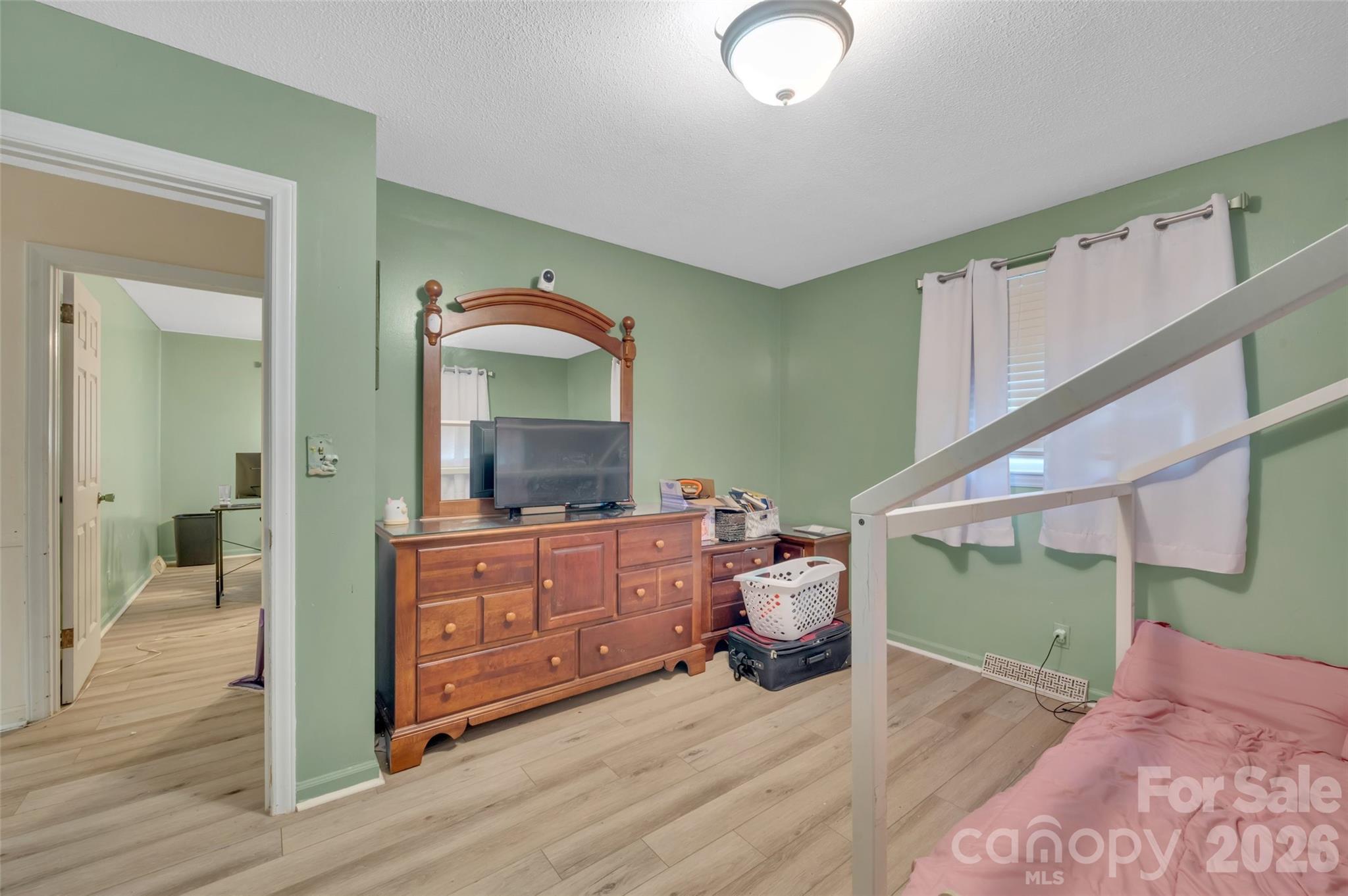 5301 Dellinger Circle Property Photo 13