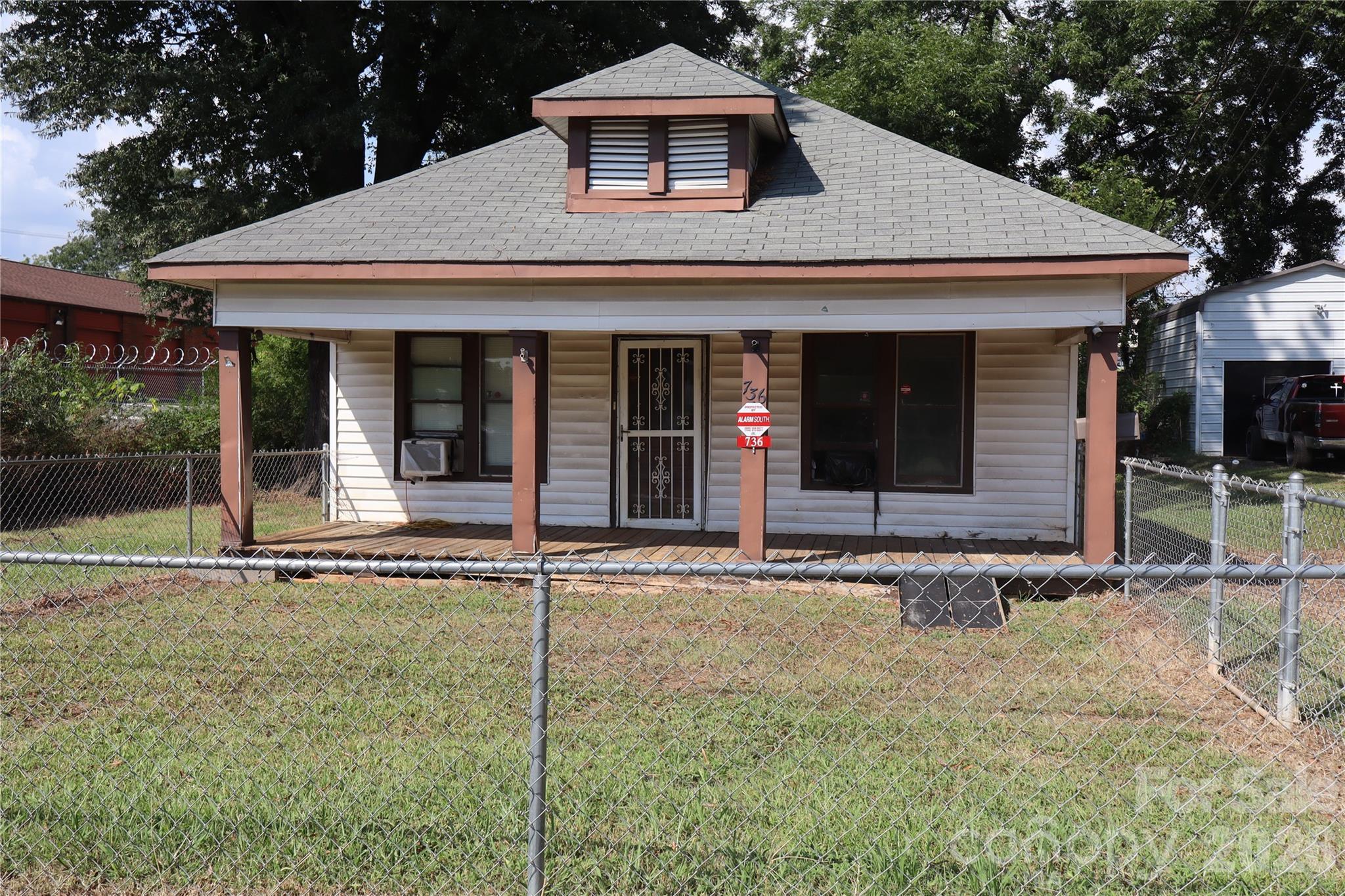 736 2nd Avenue Property Photo 1