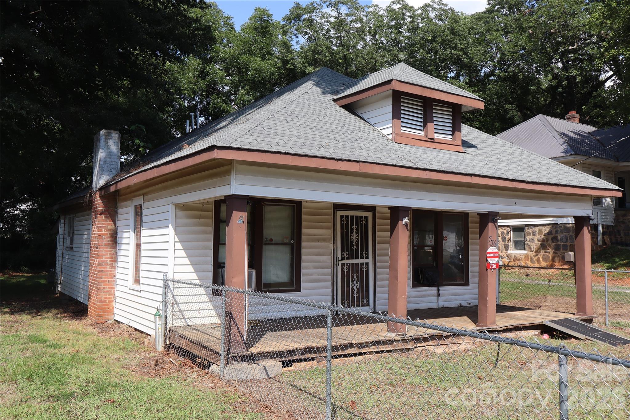 736 2nd Avenue Property Photo 2
