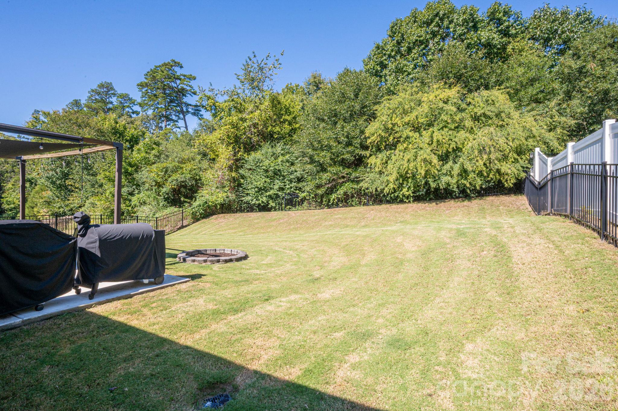 9012 Avery Meadows Drive Property Photo 28
