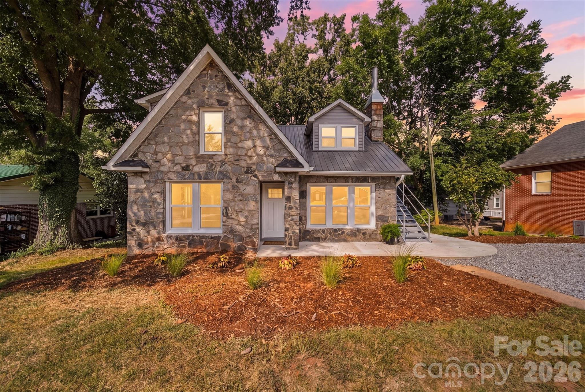 436 N Green Street Property Photo 1