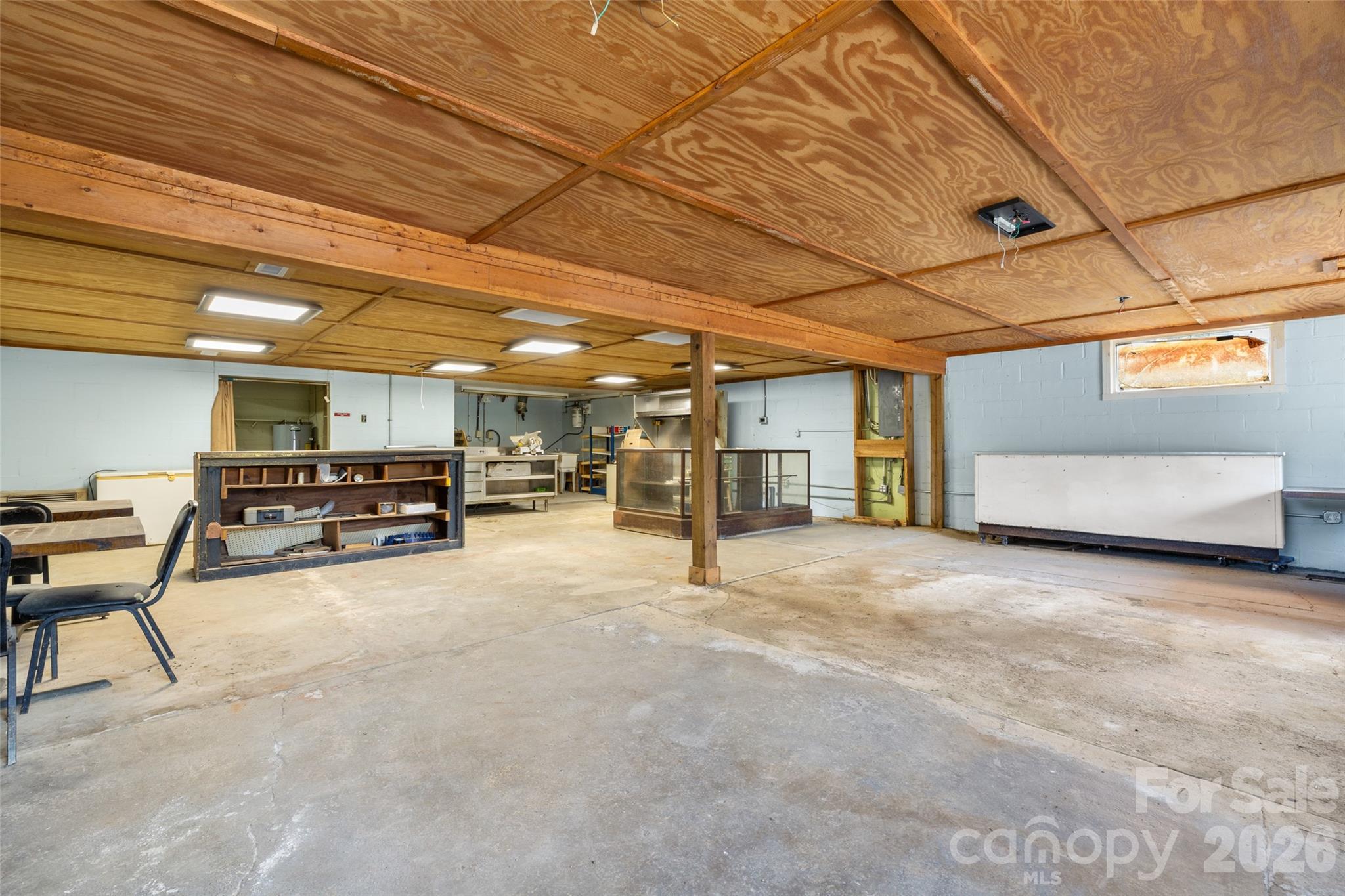 4178 Edgeland Road Property Photo 3