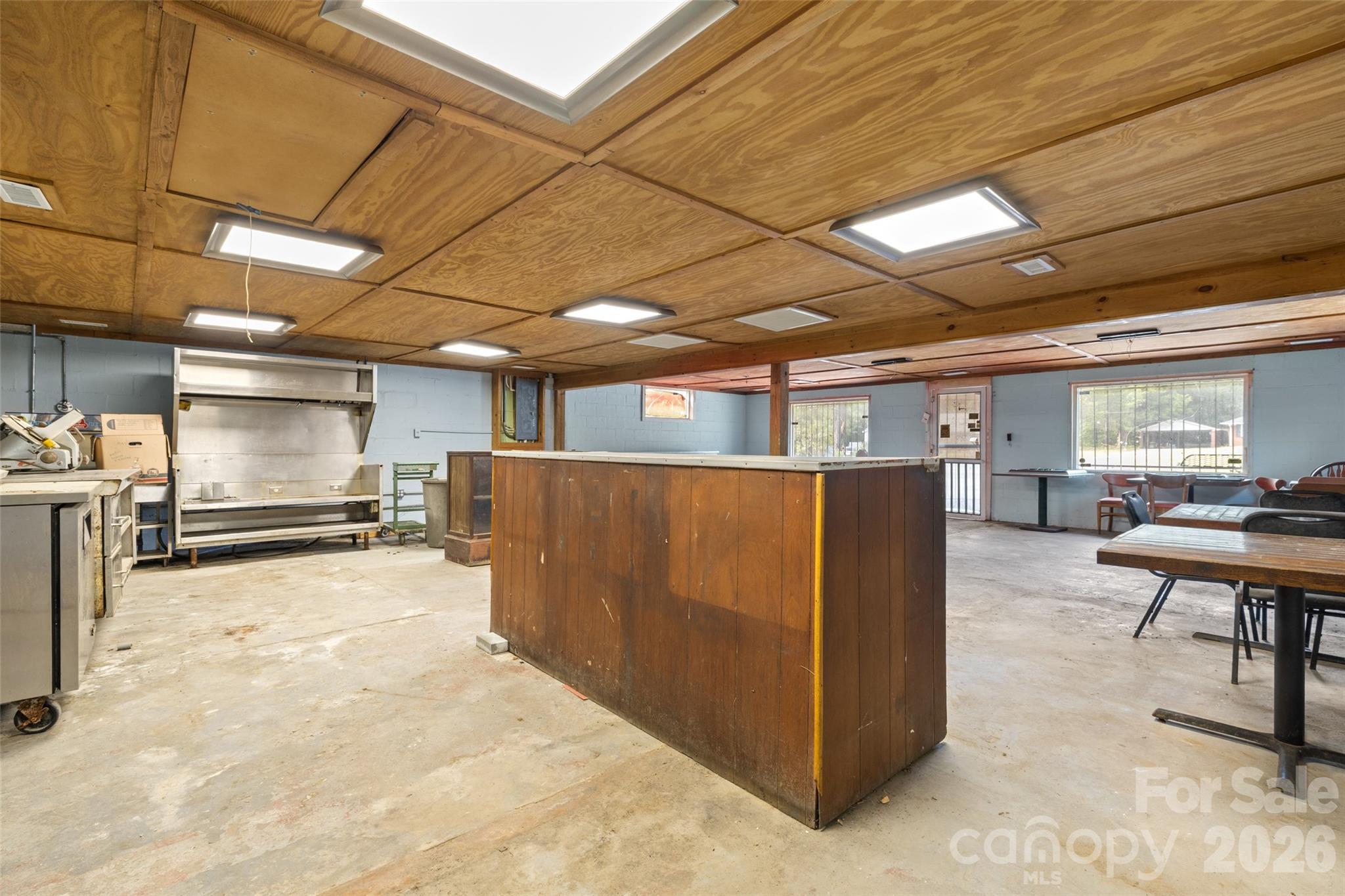 4178 Edgeland Road Property Photo 4