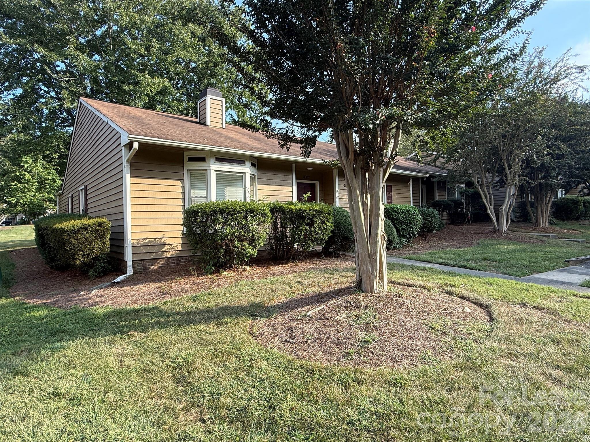 8317 Summerglen Circle Property Photo 2