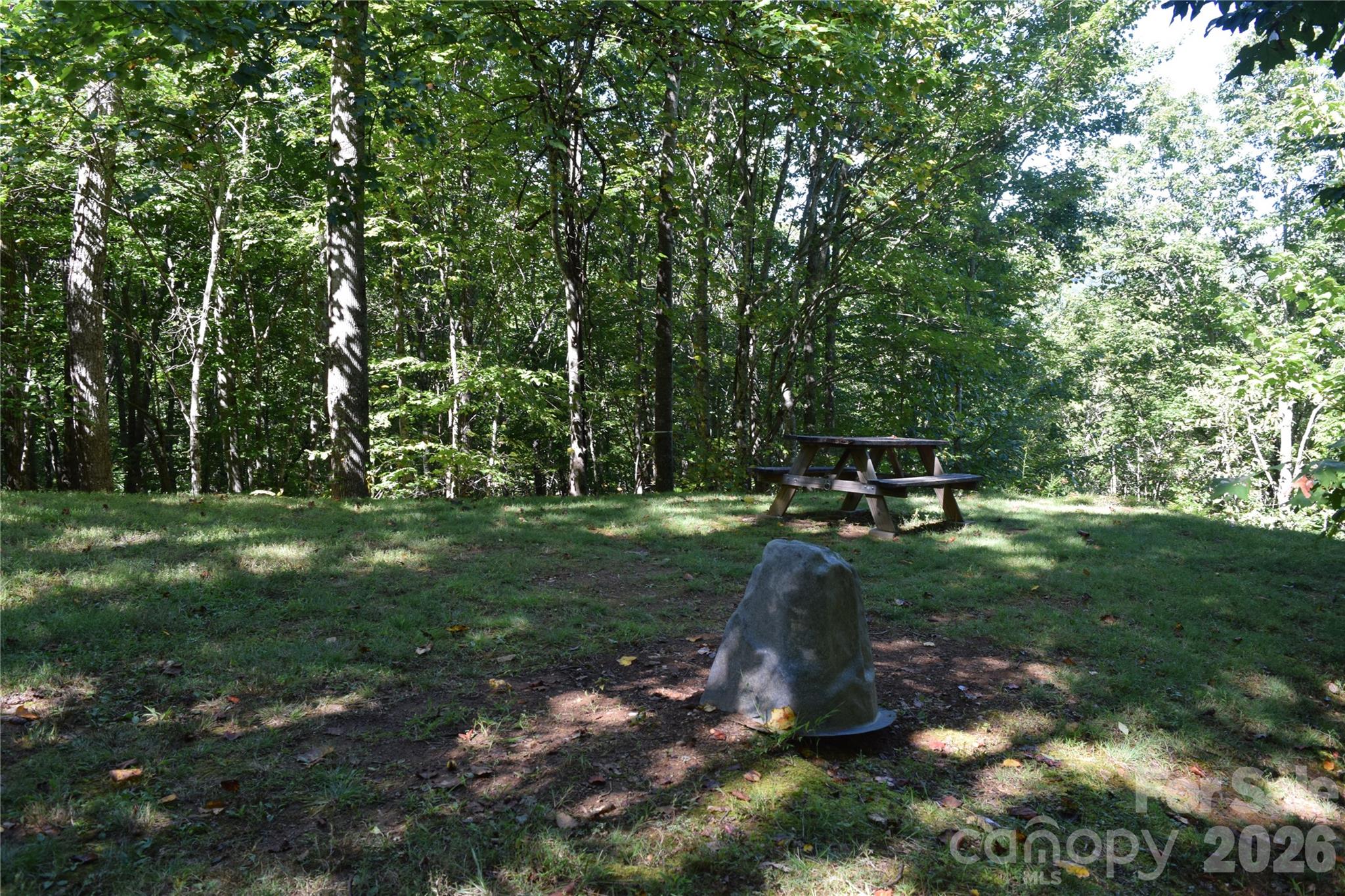 1410 N Double Knob Loop Property Photo 2