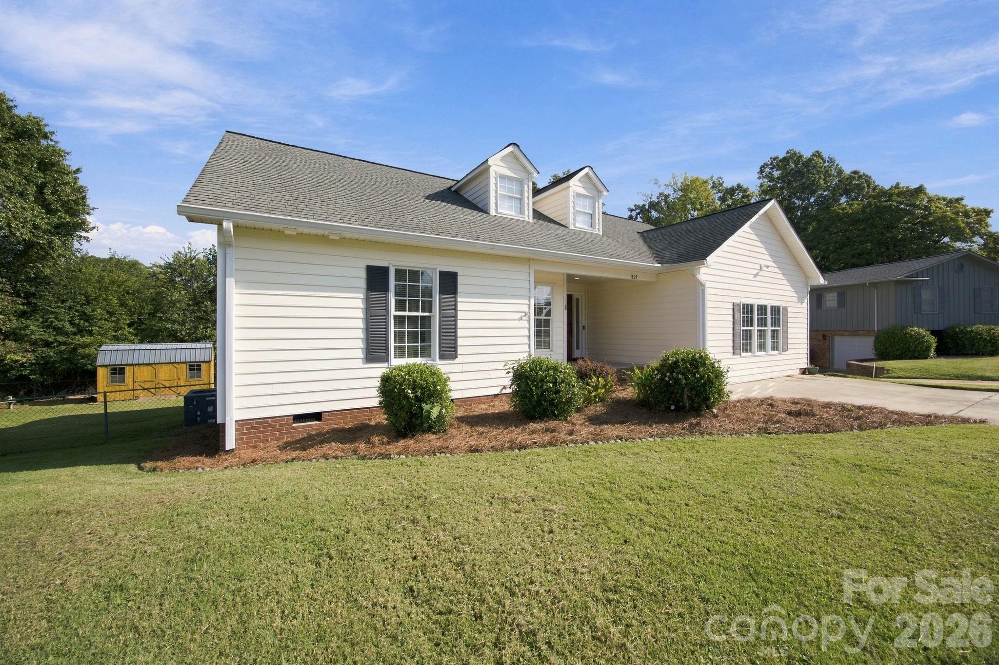 1829 Kenmore Drive Property Photo 3