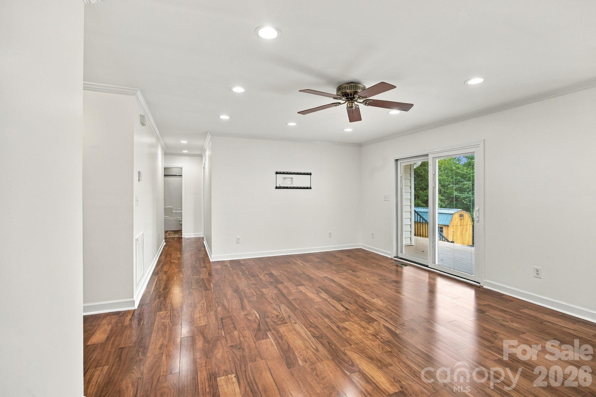 1829 Kenmore Drive Property Photo 9