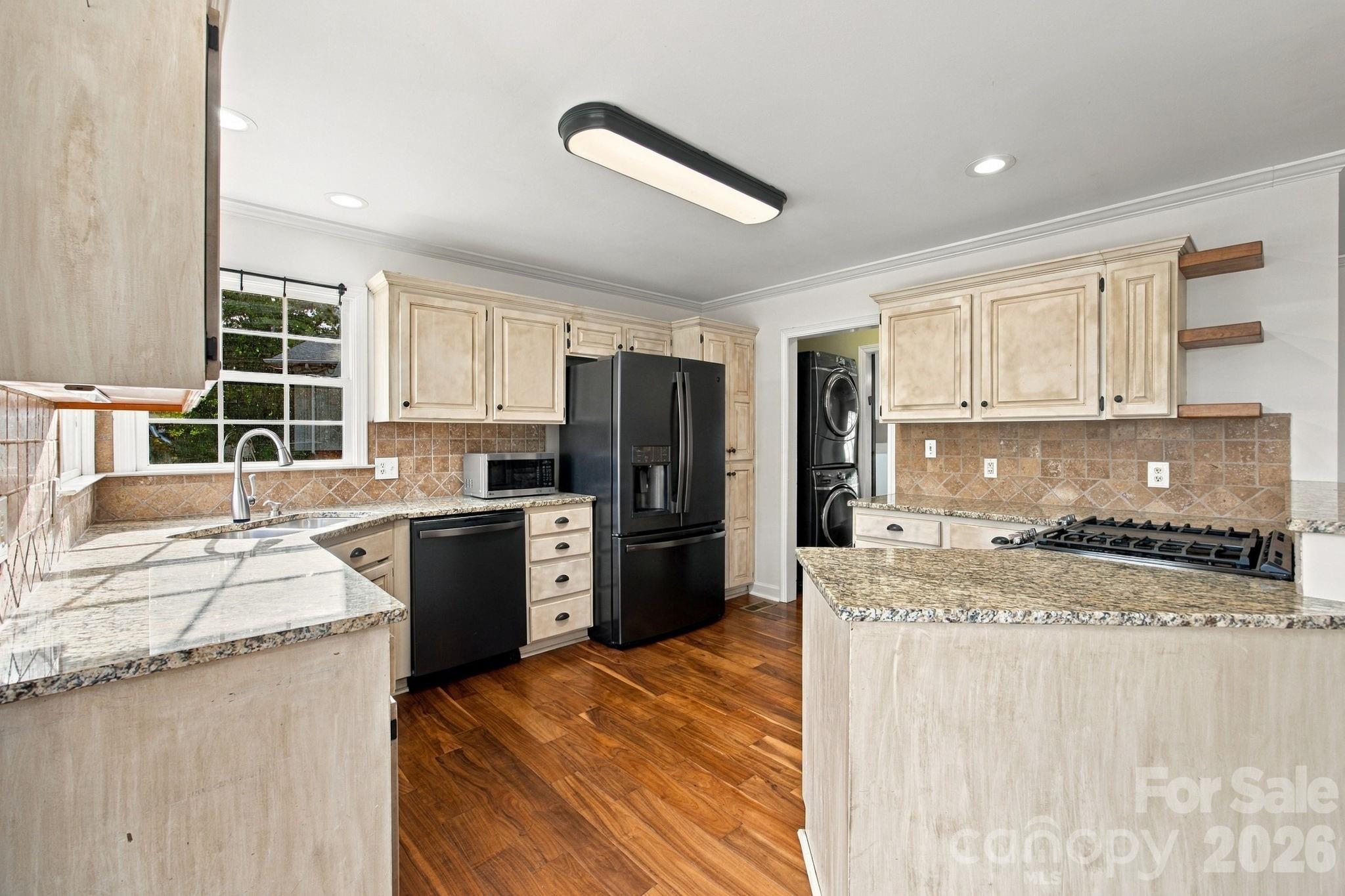 1829 Kenmore Drive Property Photo 13