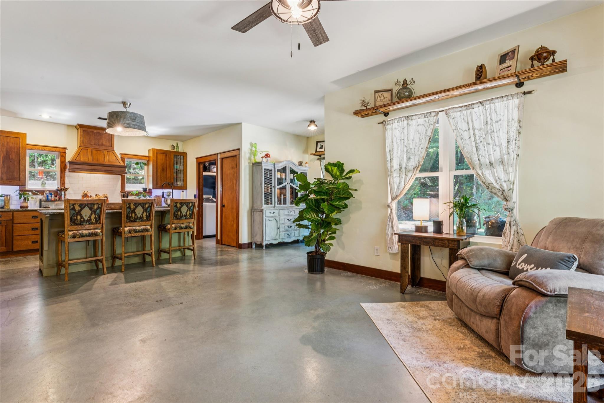 488 Hollywood Road Property Photo 11
