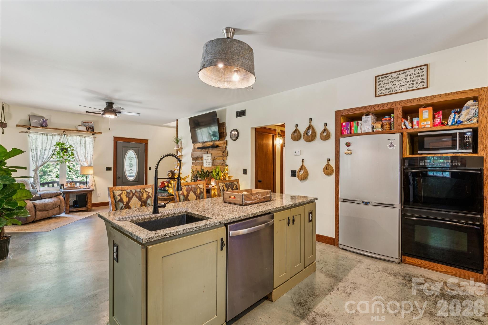 488 Hollywood Road Property Photo 17
