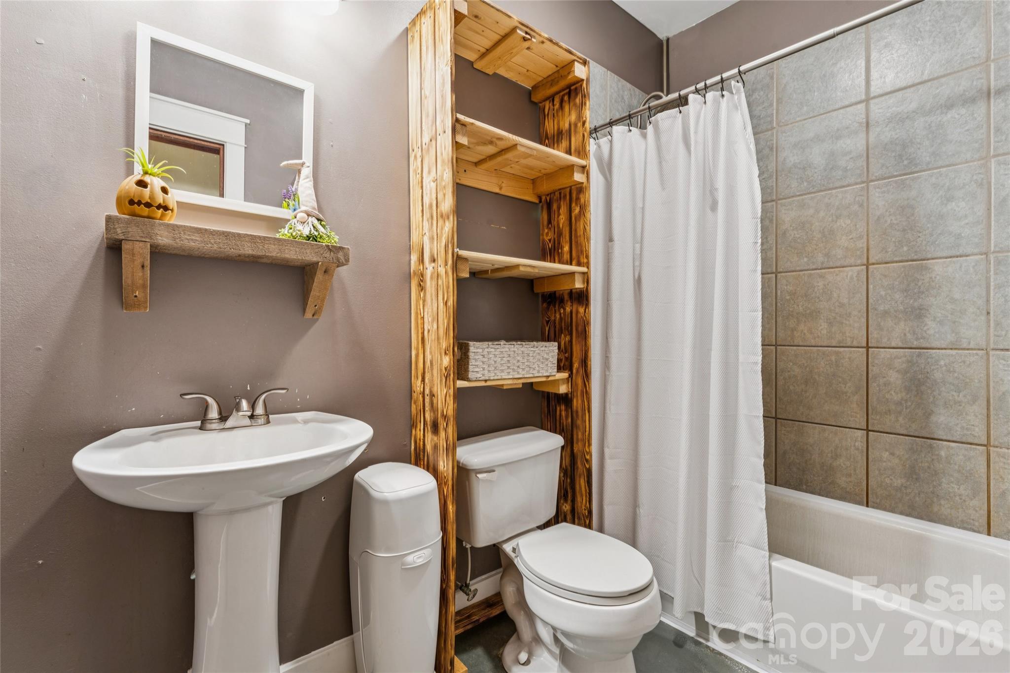488 Hollywood Road Property Photo 27