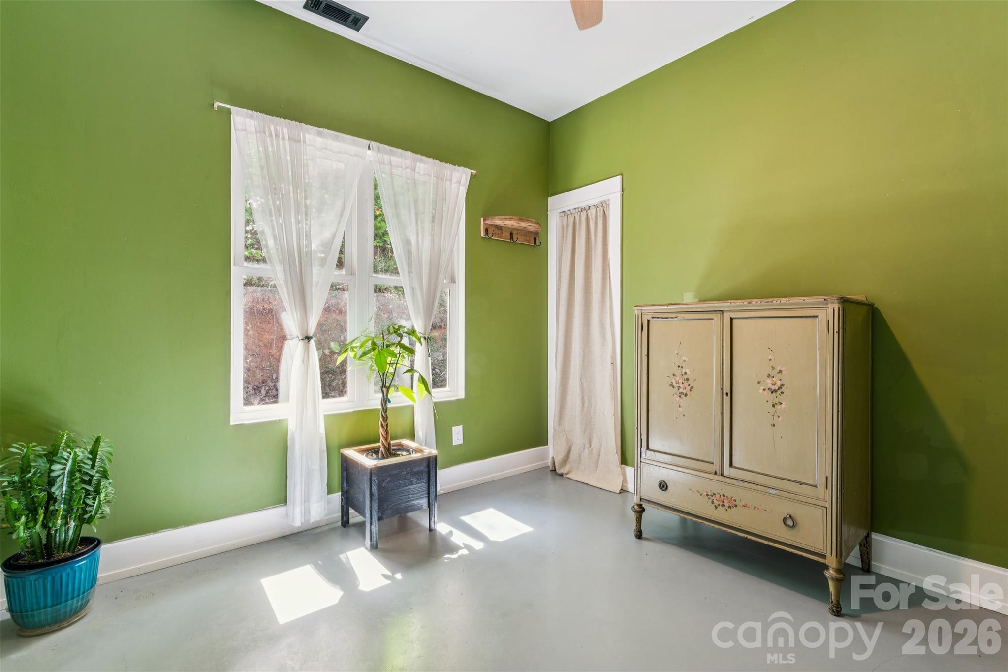 488 Hollywood Road Property Photo 28