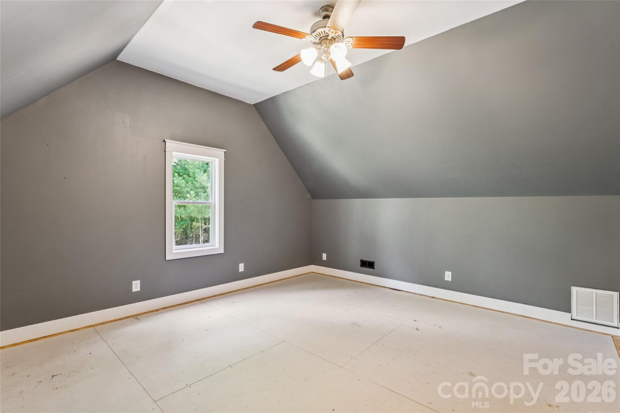 488 Hollywood Road Property Photo 32
