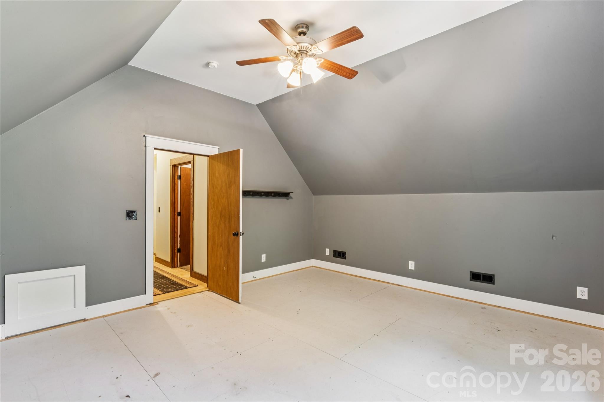 488 Hollywood Road Property Photo 33