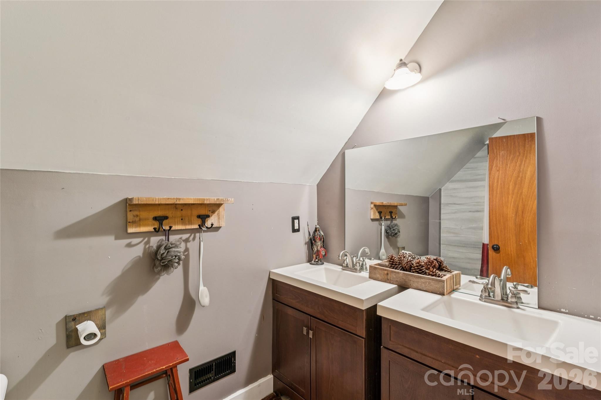 488 Hollywood Road Property Photo 34