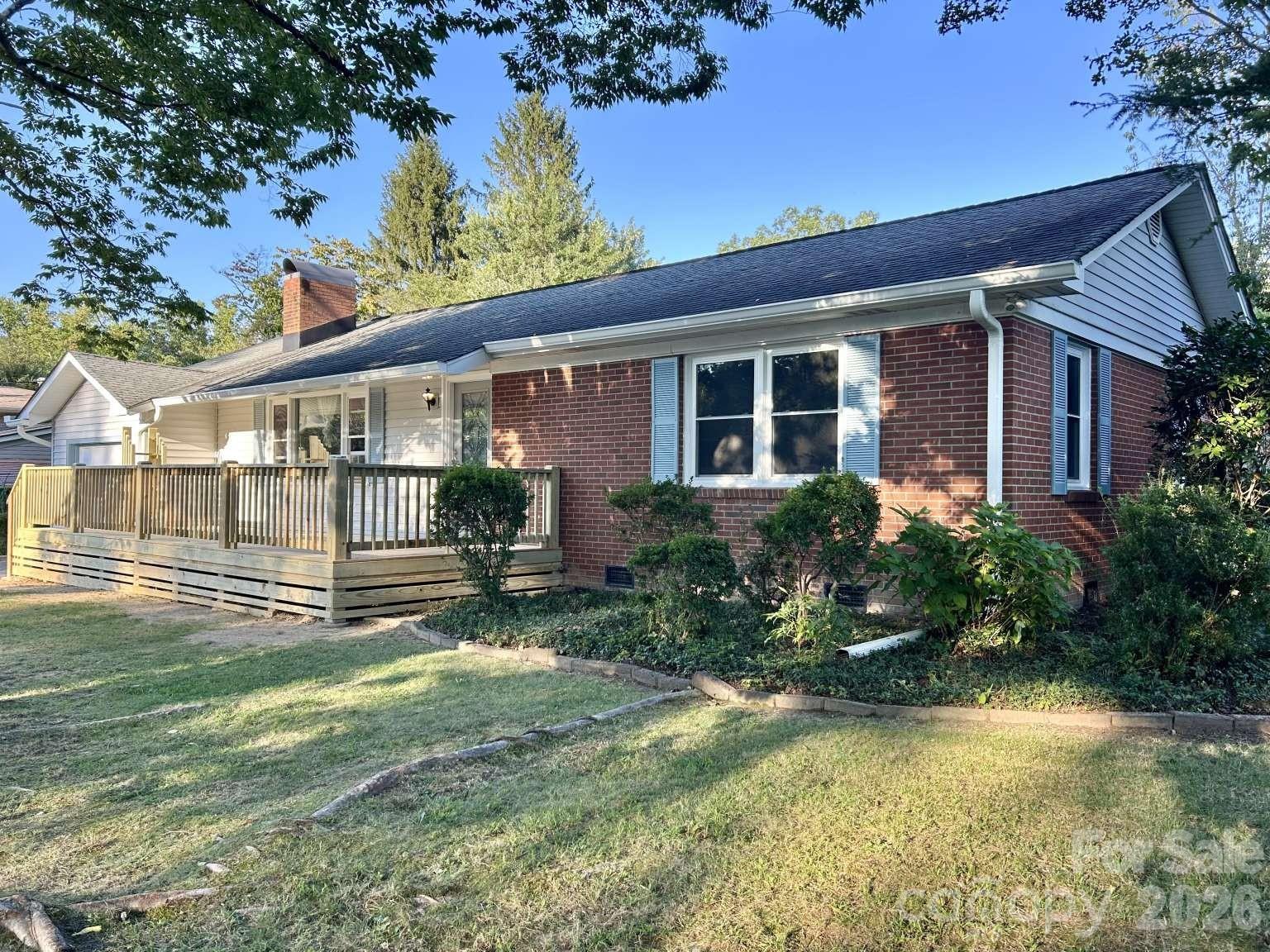 1225 Pinebrook Circle Property Photo 1