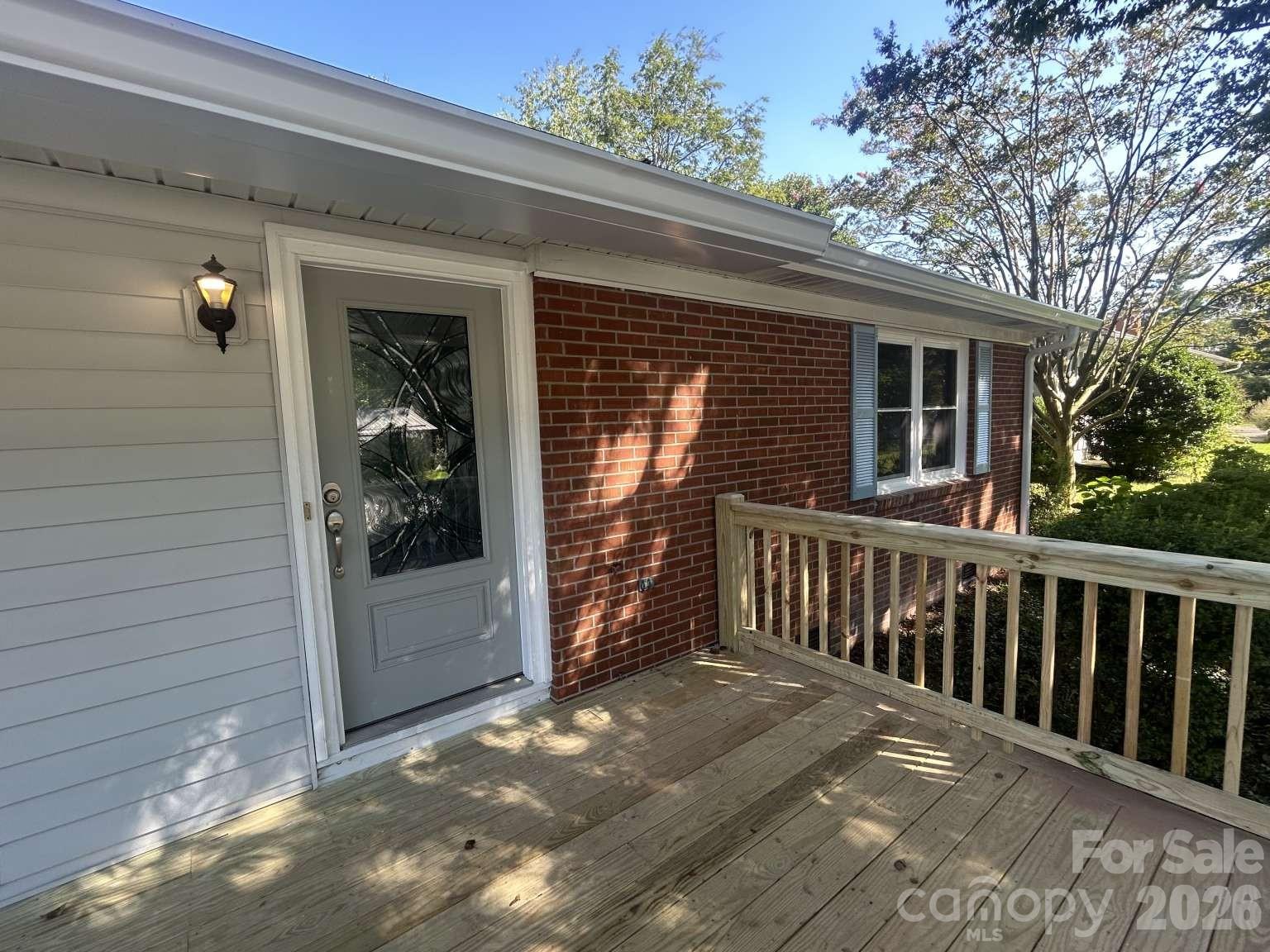 1225 Pinebrook Circle Property Photo 3
