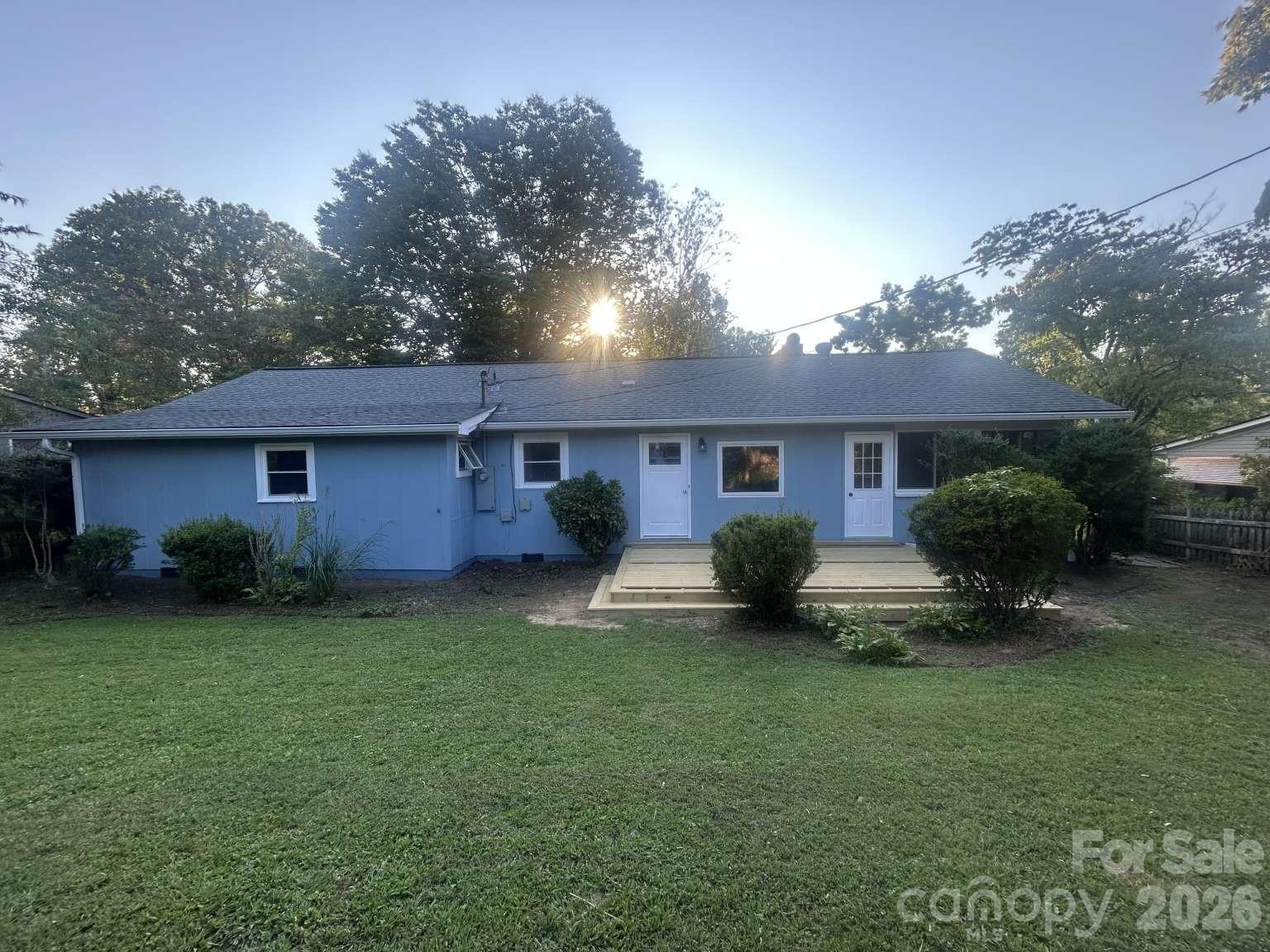 1225 Pinebrook Circle Property Photo 4