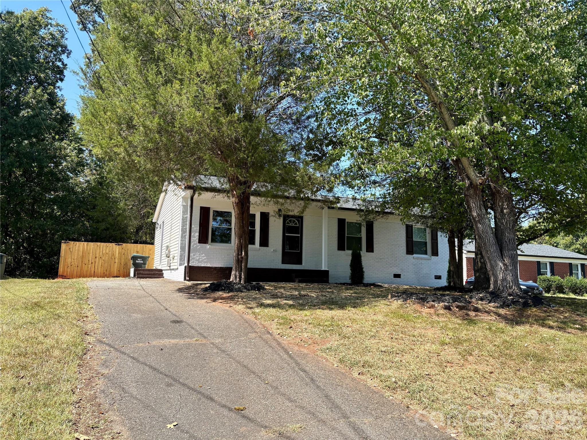667 Kilborne Drive Property Photo 1