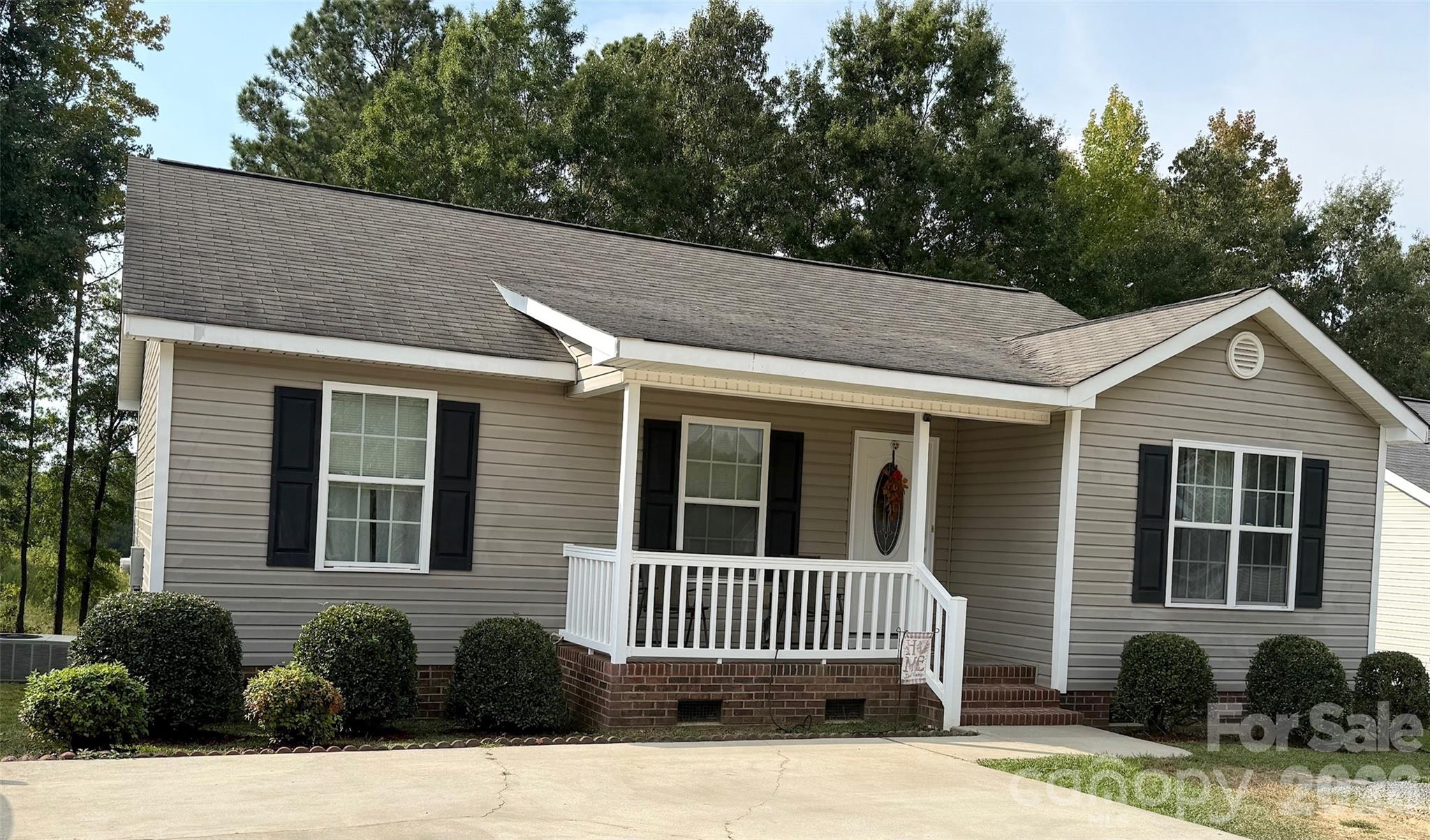 2051 E Park Drive Property Photo 1