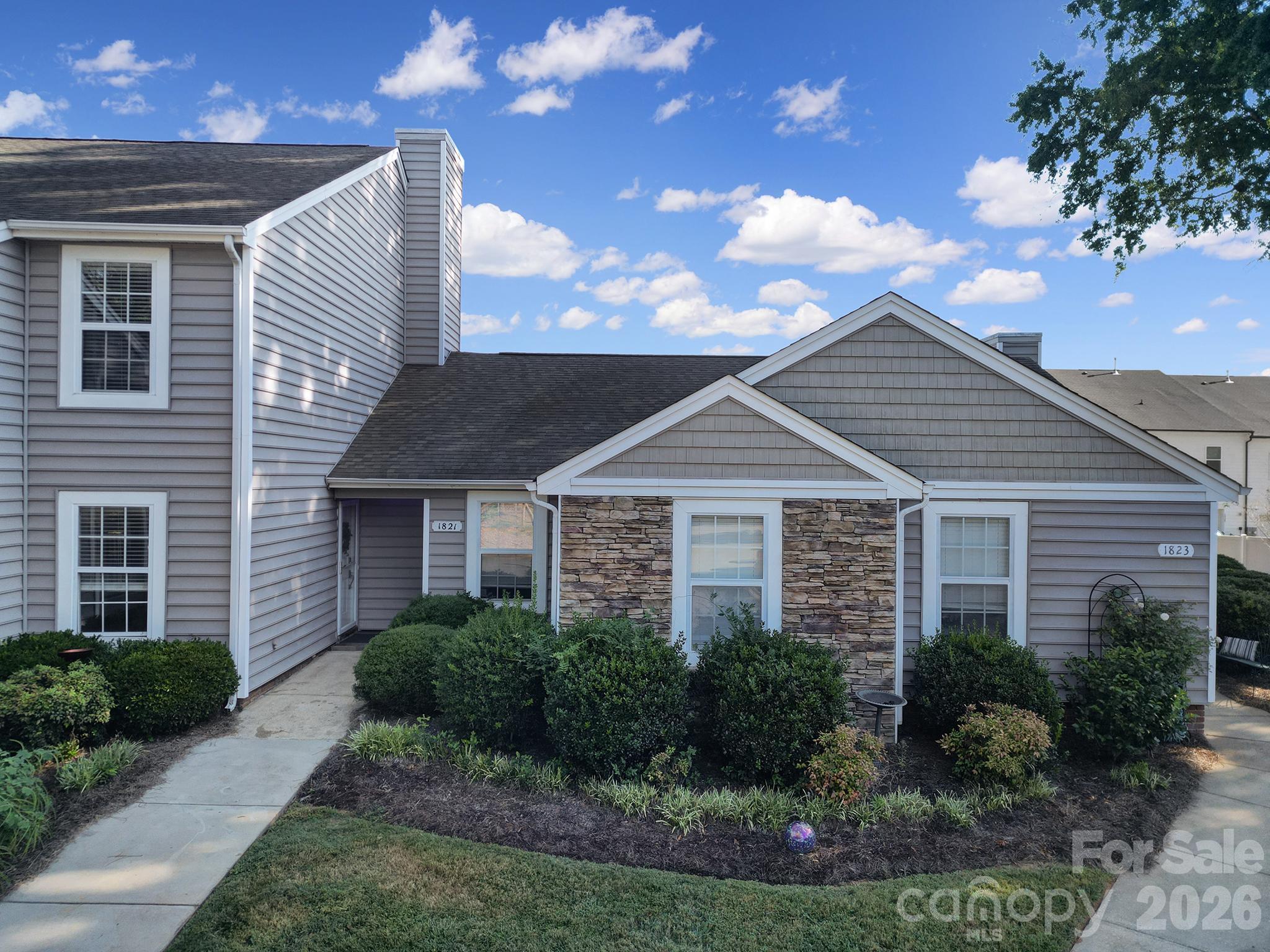 1821 Fairlawn Court Property Photo 1