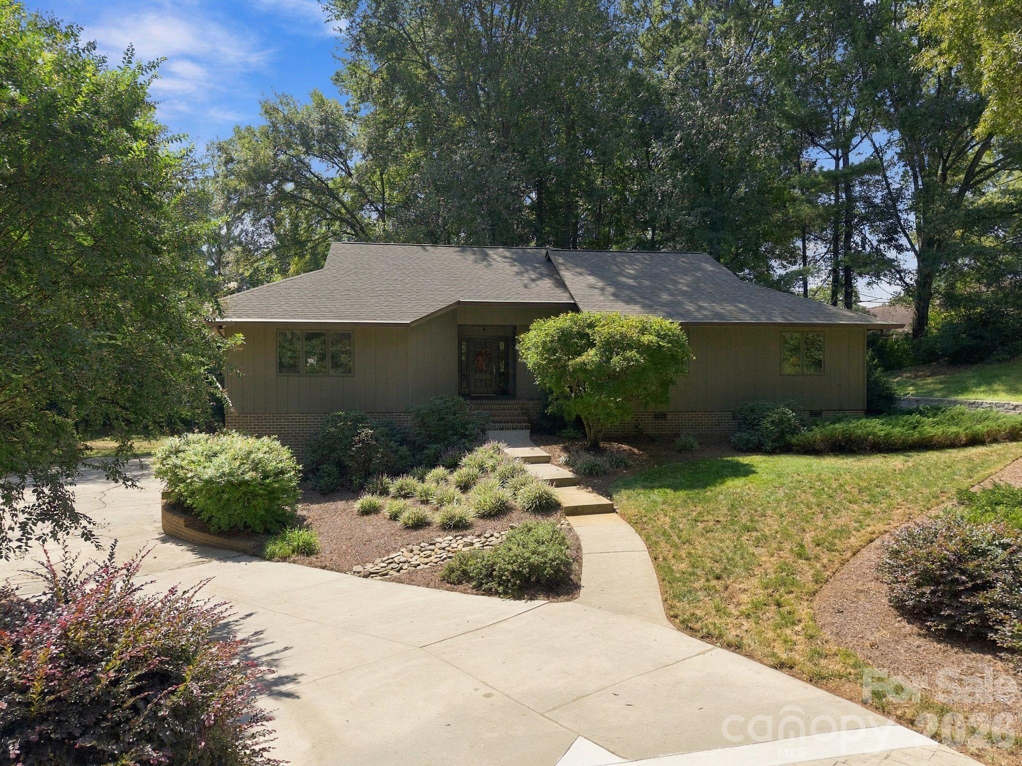 104 Buckingham Place Property Photo 1