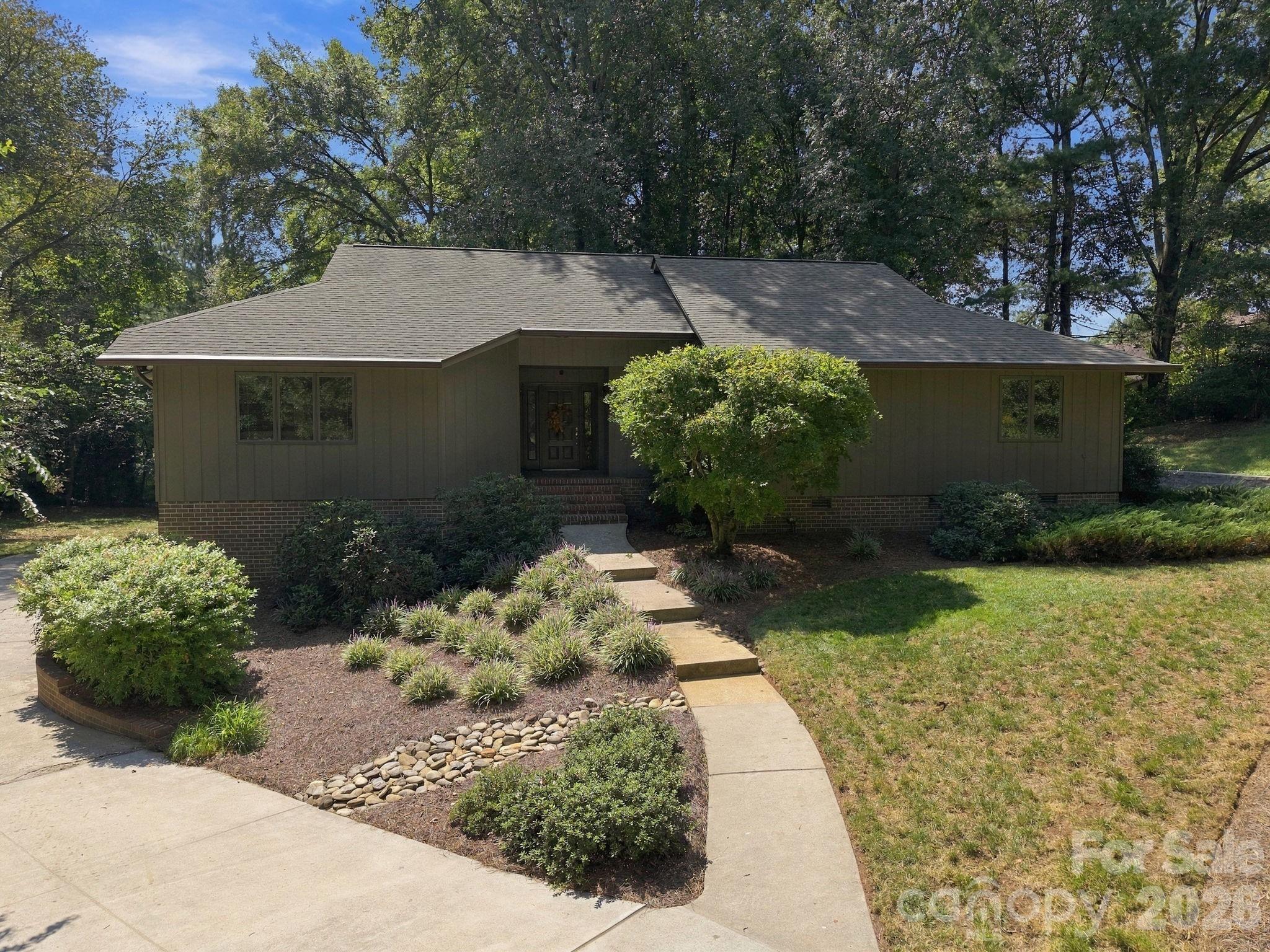 104 Buckingham Place Property Photo 3