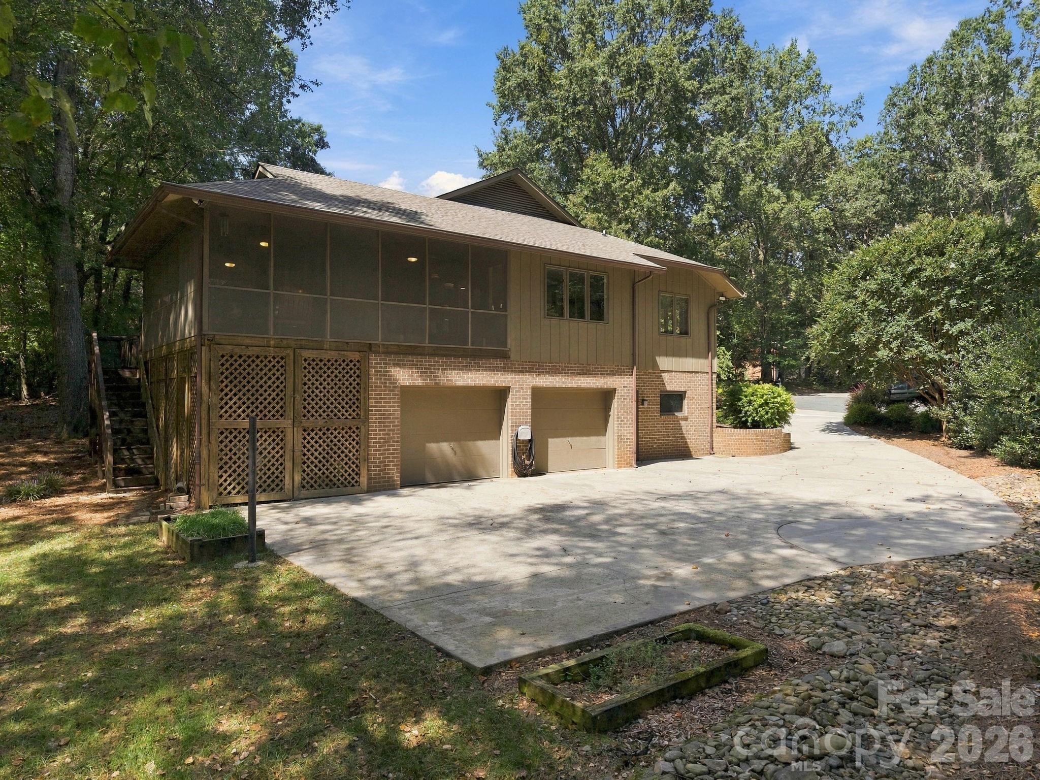 104 Buckingham Place Property Photo 39