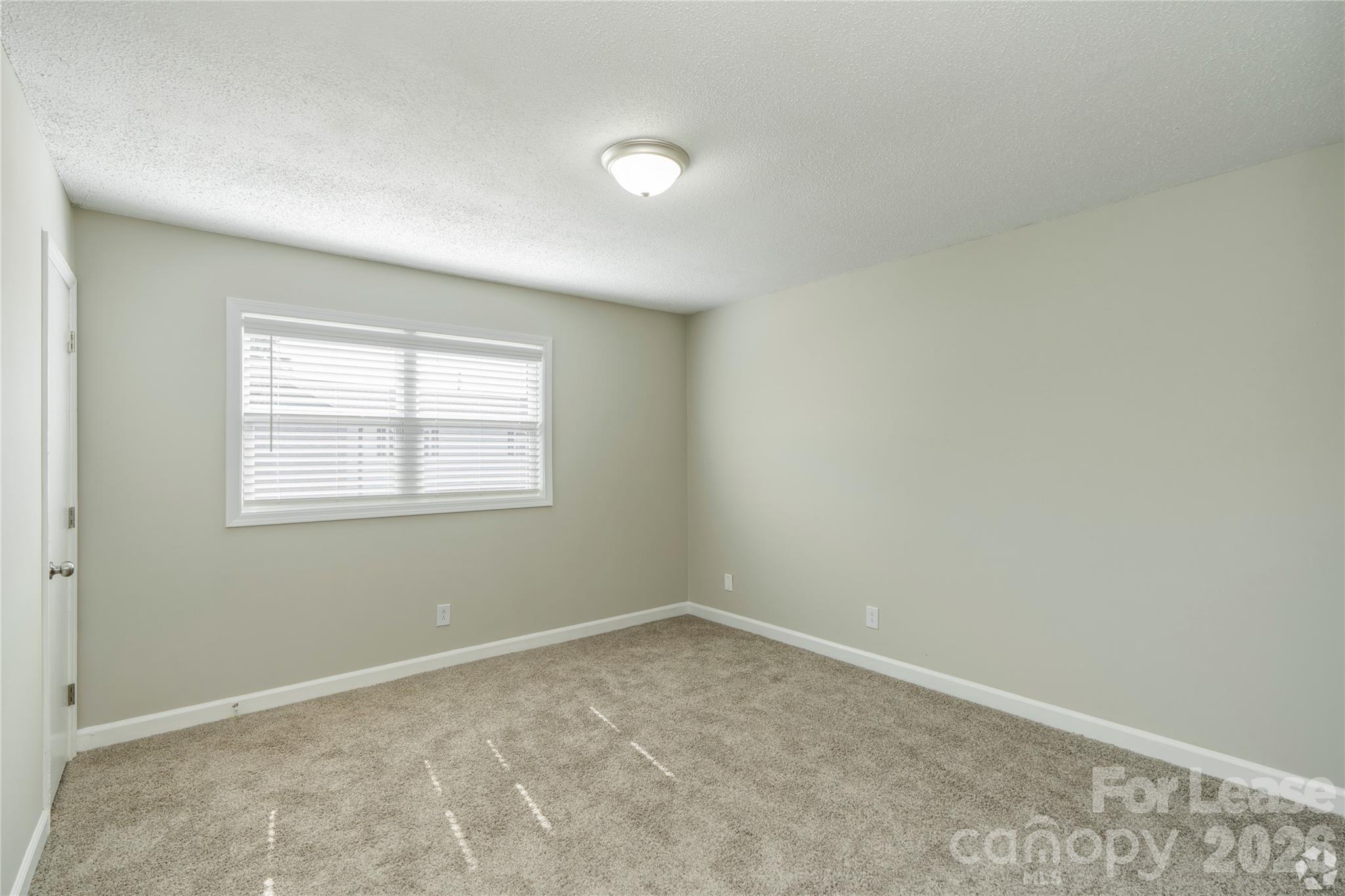300 E Charlotte Avenue 5 Property Photo 8