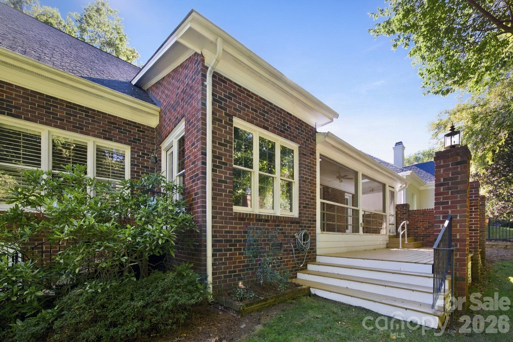 10417 Newberry Park Lane Property Photo 8