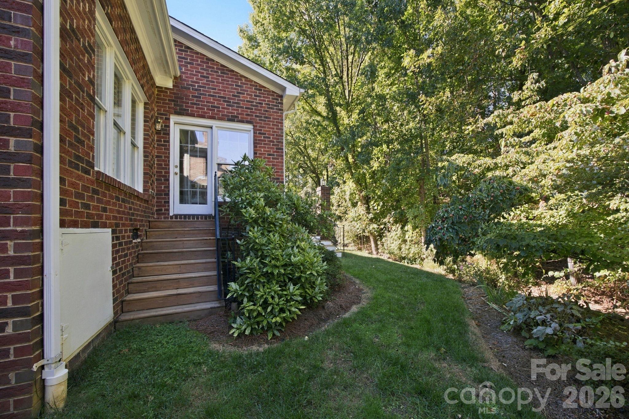 10417 Newberry Park Lane Property Photo 9