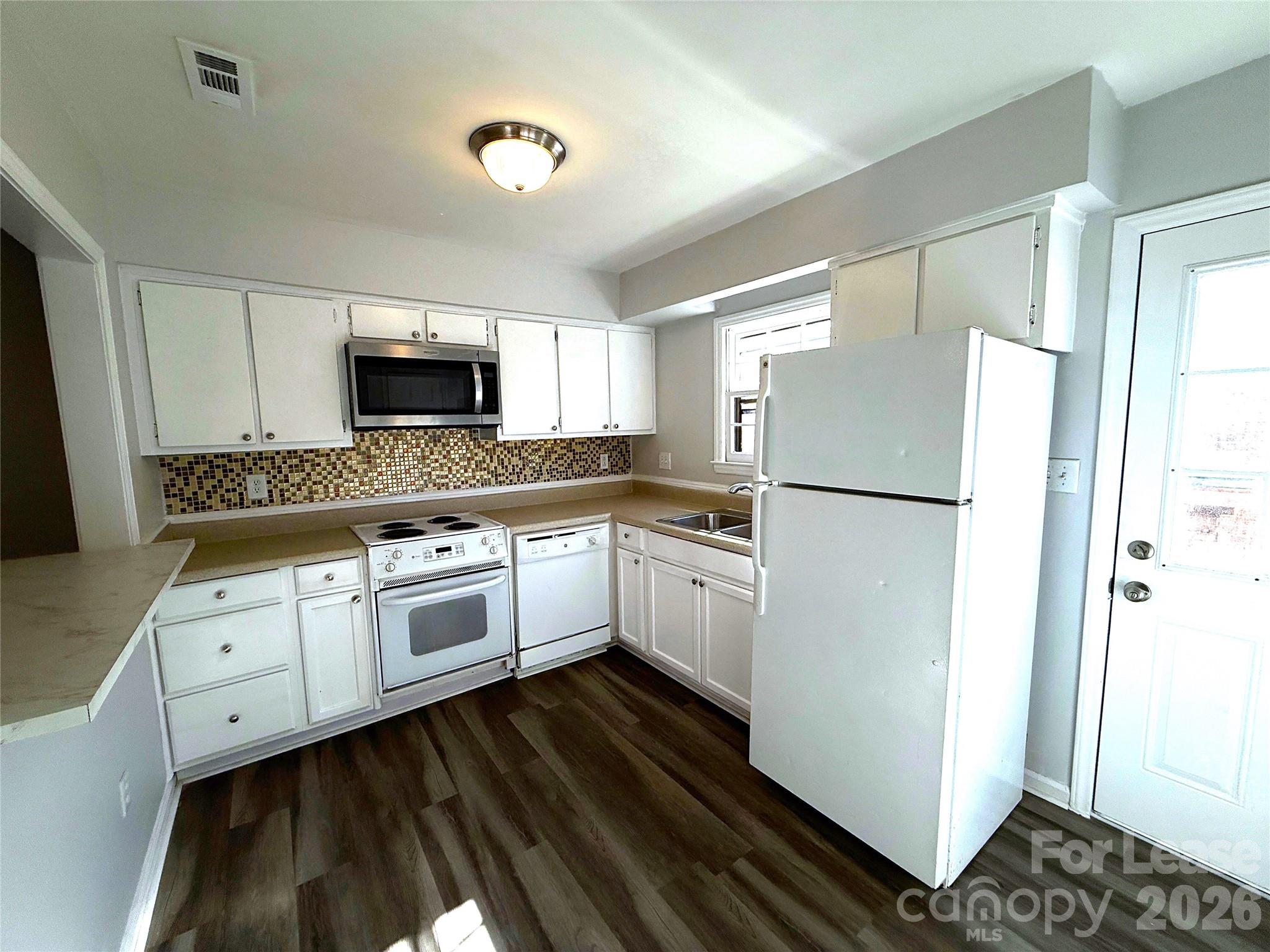 6254 Old Pineville Road B Property Photo 9