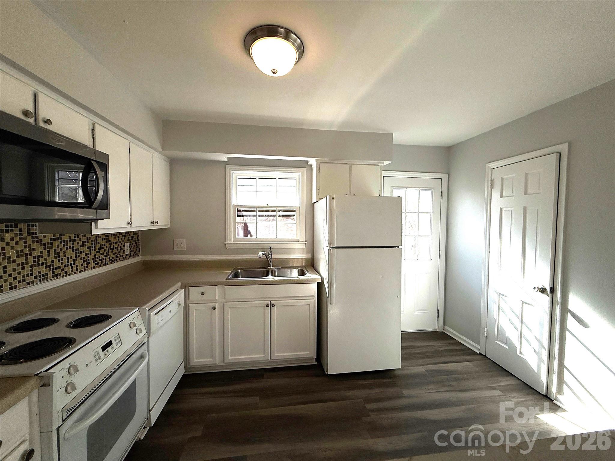 6254 Old Pineville Road B Property Photo 13