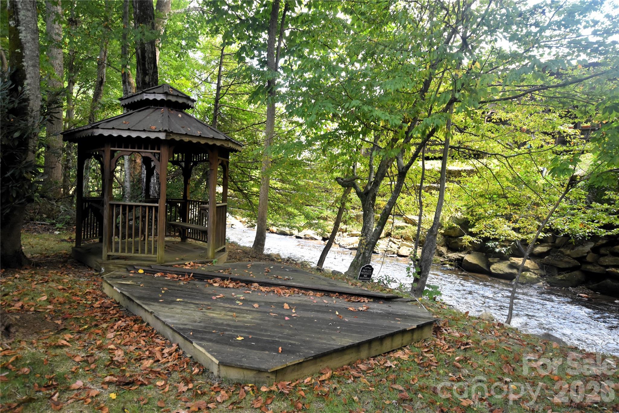 98 Indian Trace Road Property Photo 3