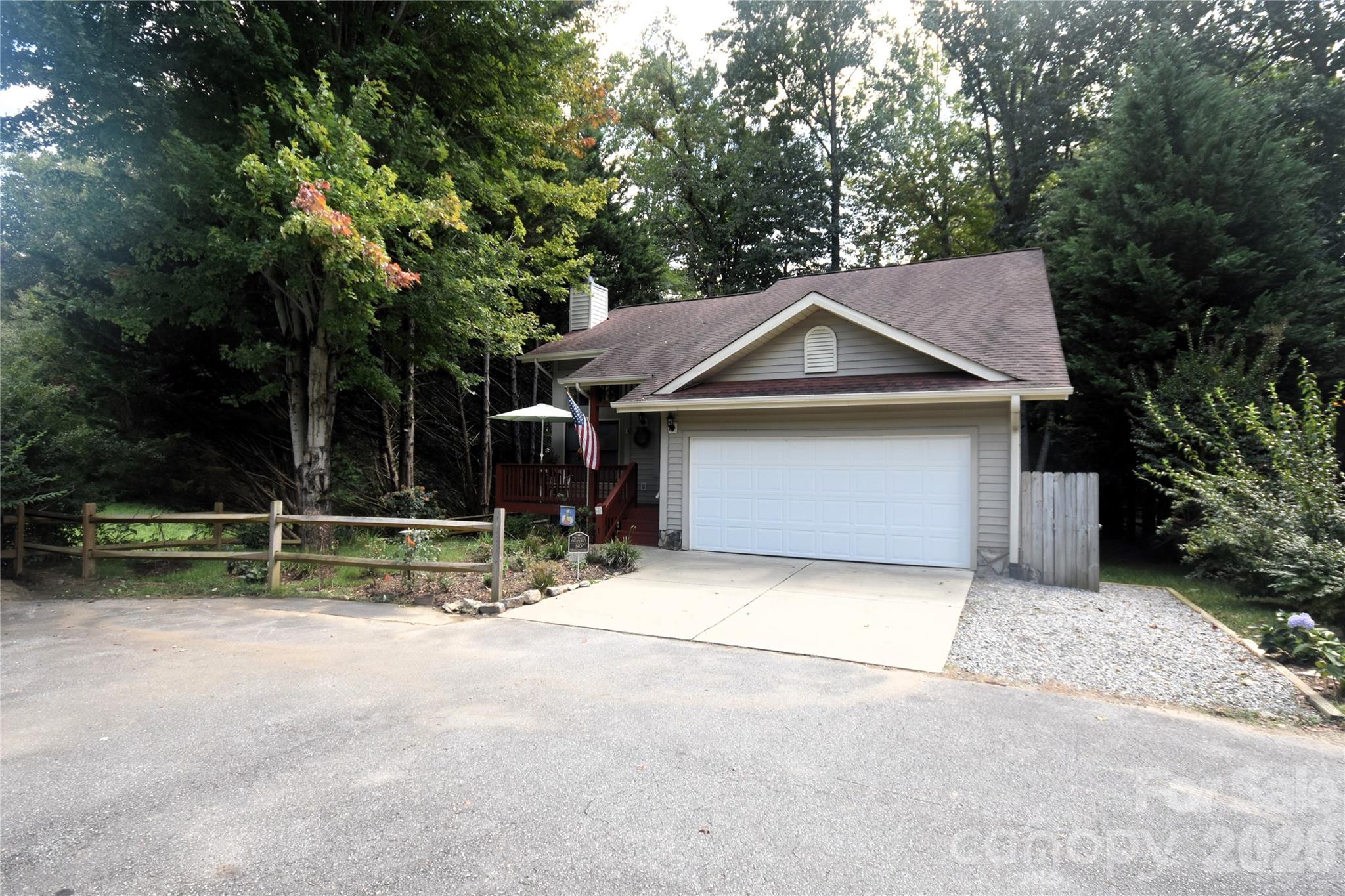 98 Indian Trace Road Property Photo 6