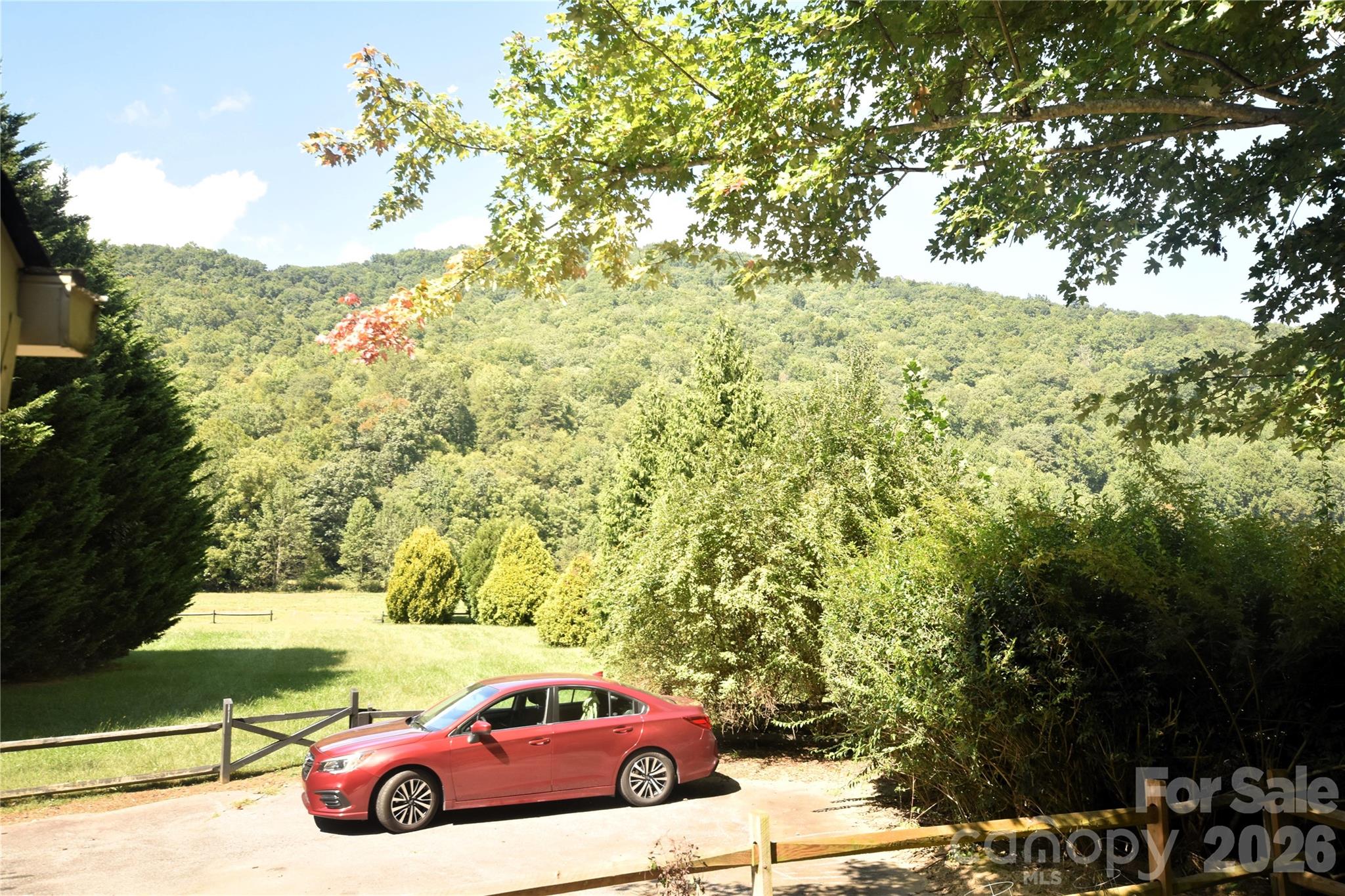 98 Indian Trace Road Property Photo 7