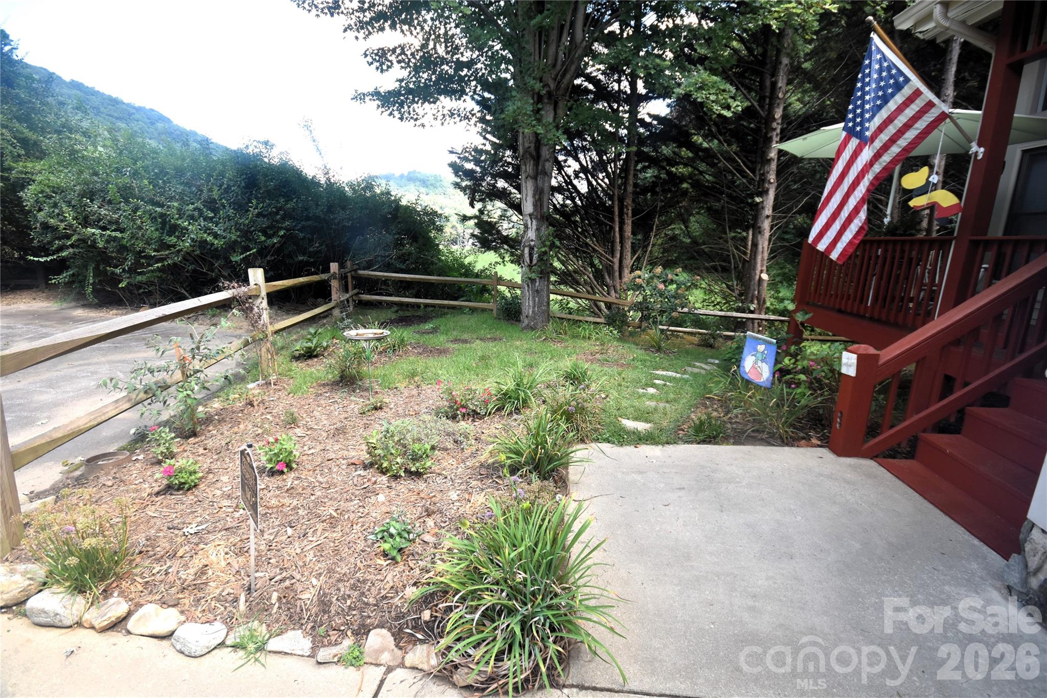 98 Indian Trace Road Property Photo 8