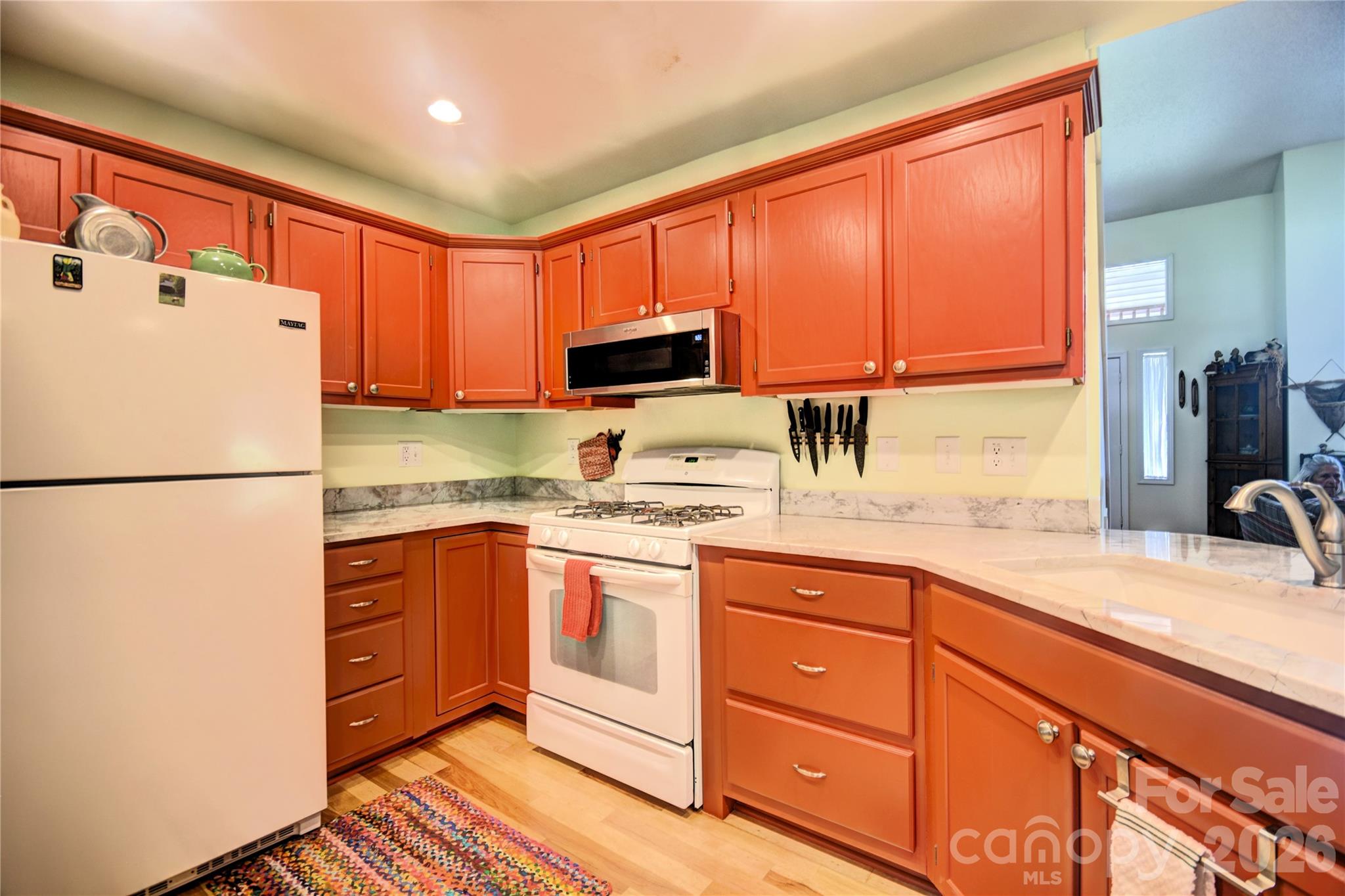 98 Indian Trace Road Property Photo 23