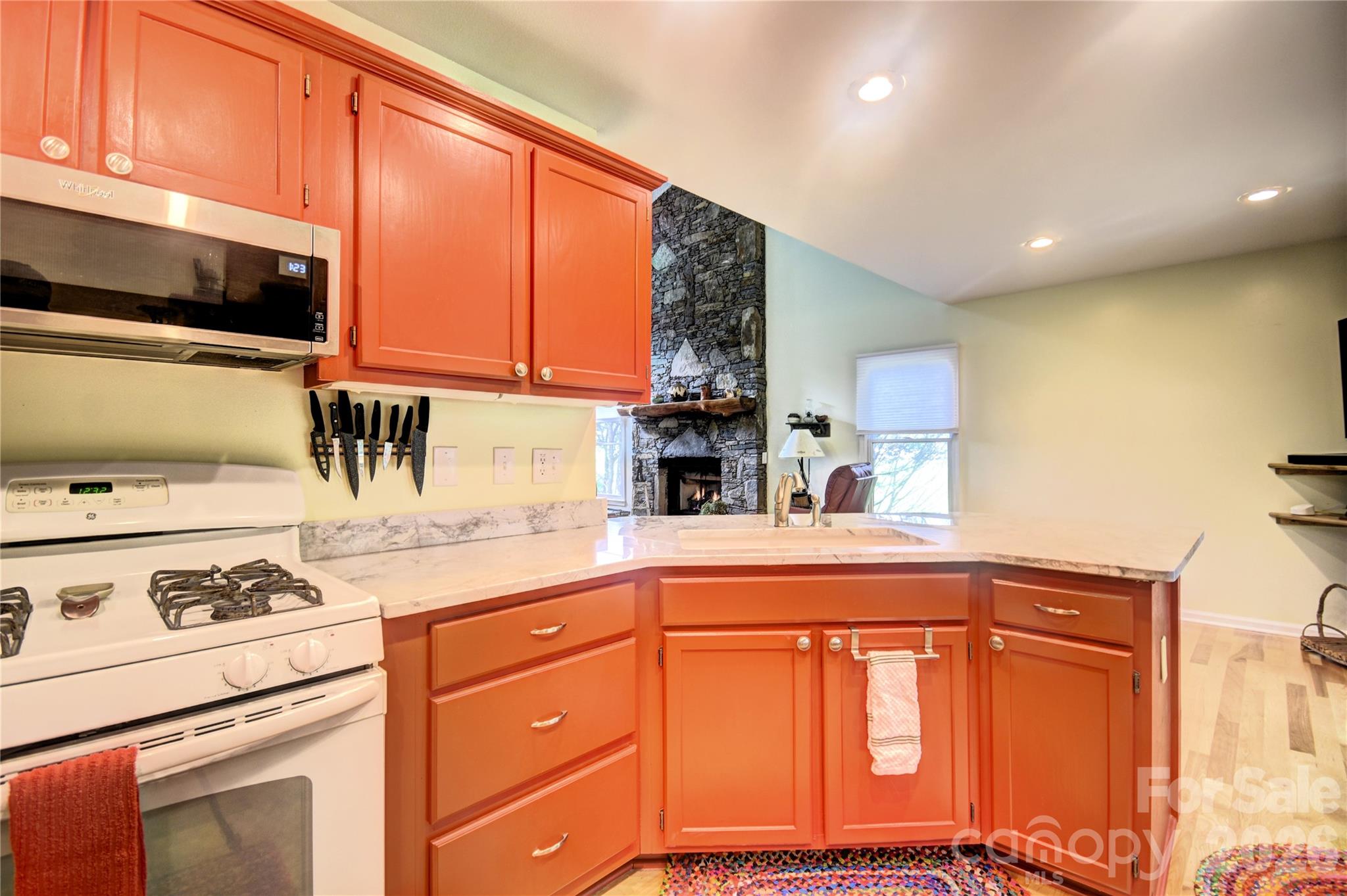 98 Indian Trace Road Property Photo 24