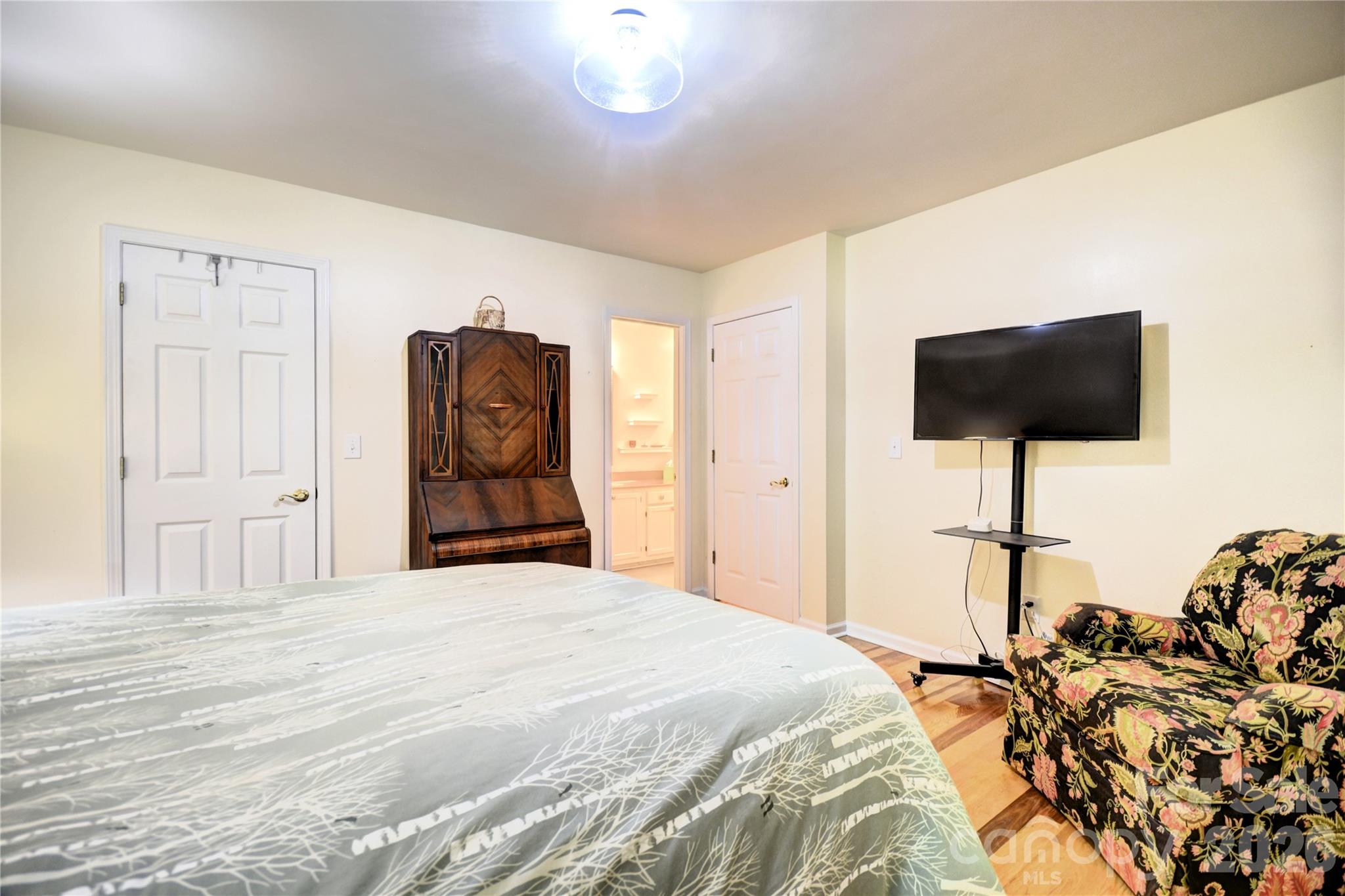 98 Indian Trace Road Property Photo 27